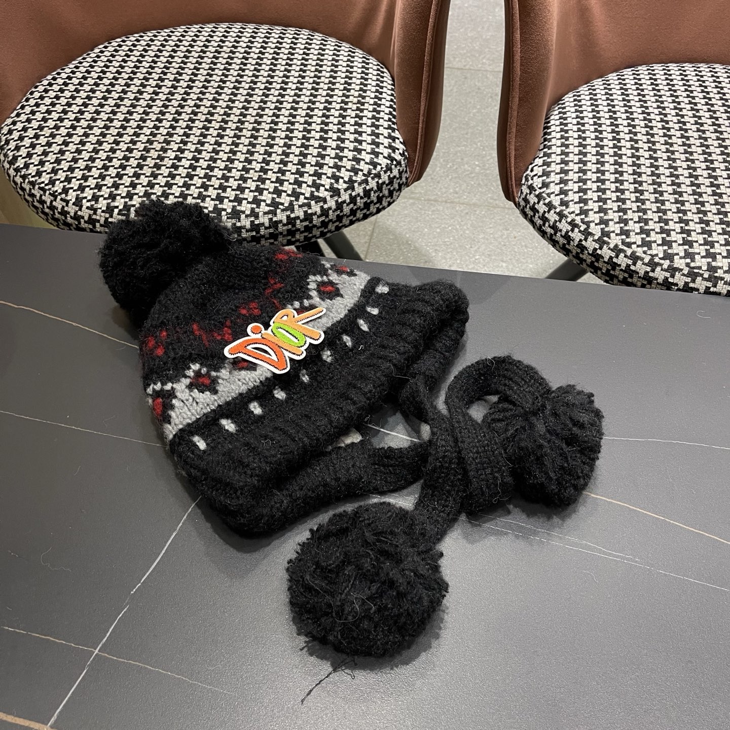  👒迪奥Dior👒 秋冬季民族风绒球针织毛线帽子女显脸小护耳保暖防寒包头雷锋帽子