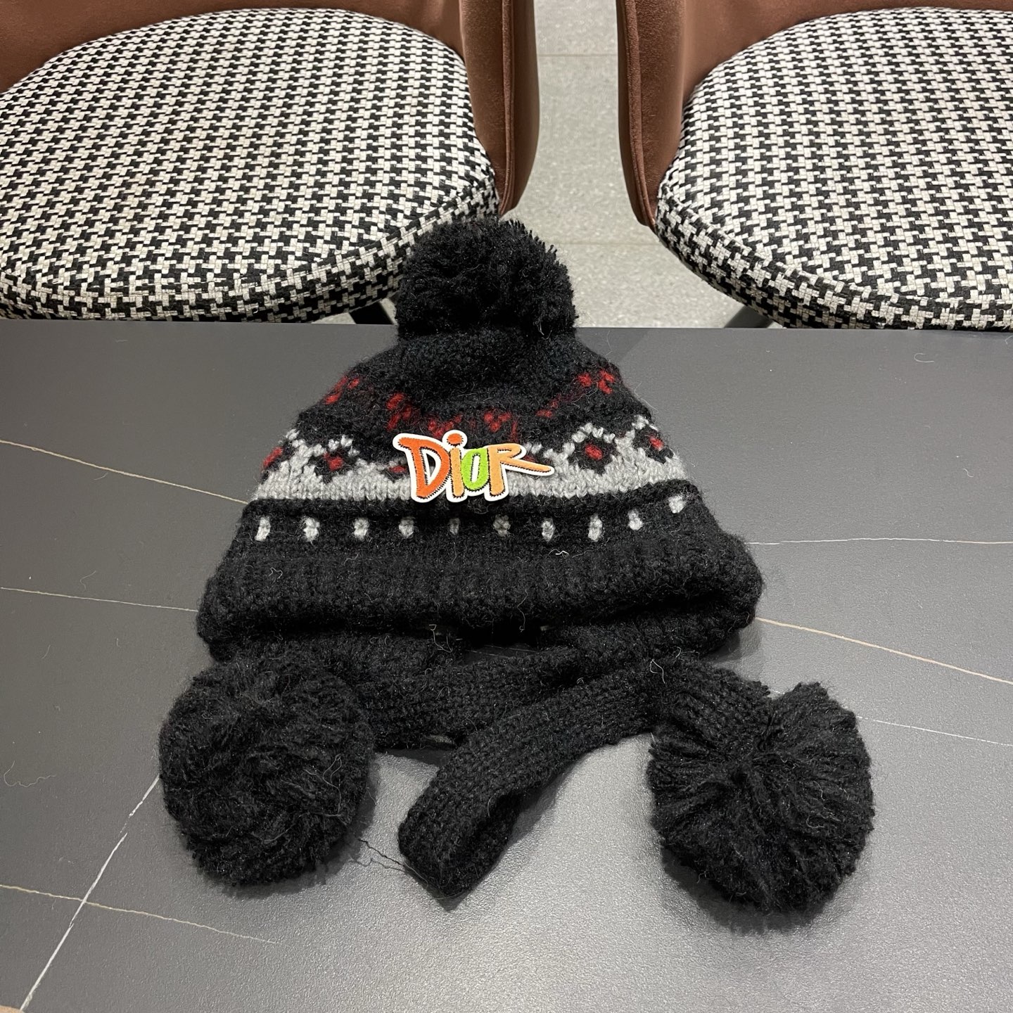  👒迪奥Dior👒 秋冬季民族风绒球针织毛线帽子女显脸小护耳保暖防寒包头雷锋帽子