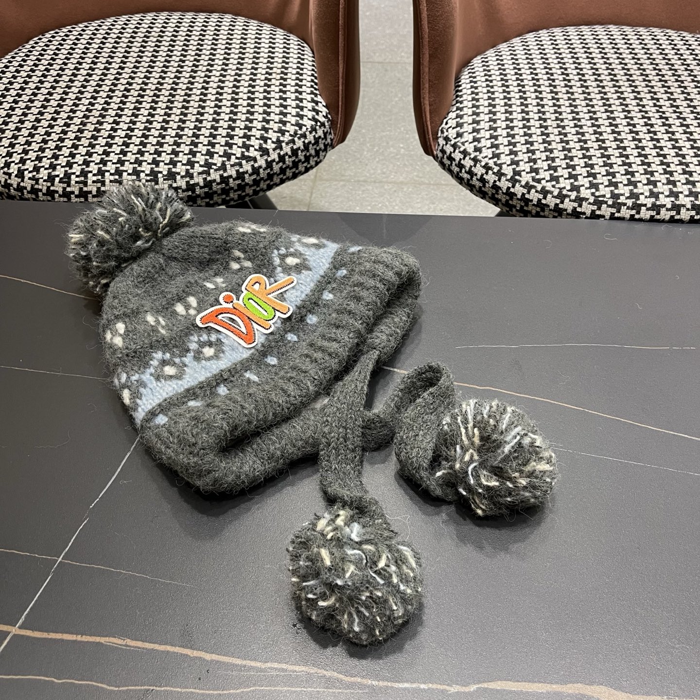  👒迪奥Dior👒 秋冬季民族风绒球针织毛线帽子女显脸小护耳保暖防寒包头雷锋帽子