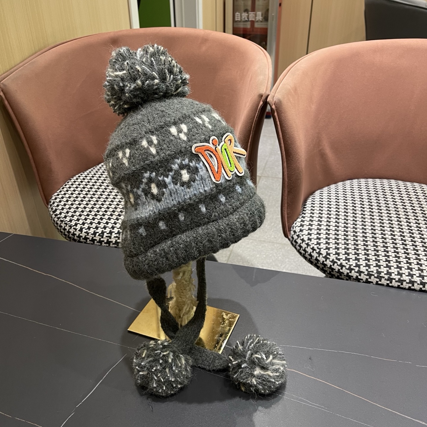  👒迪奥Dior👒 秋冬季民族风绒球针织毛线帽子女显脸小护耳保暖防寒包头雷锋帽子