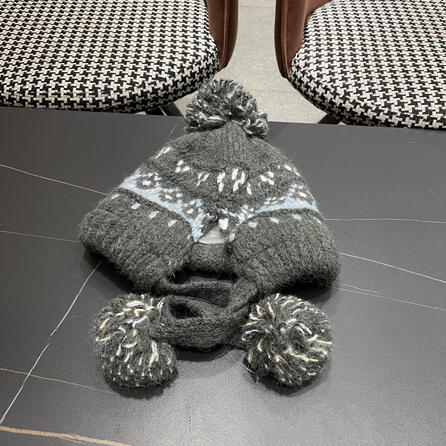  👒迪奥Dior👒 秋冬季民族风绒球针织毛线帽子女显脸小护耳保暖防寒包头雷锋帽子