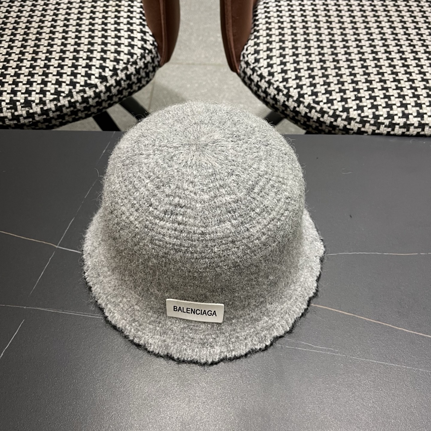  BALENCIAGA巴黎世家女童针织帽新款花朵毛线帽秋冬季韩版可爱显脸小水桶帽保暖帽