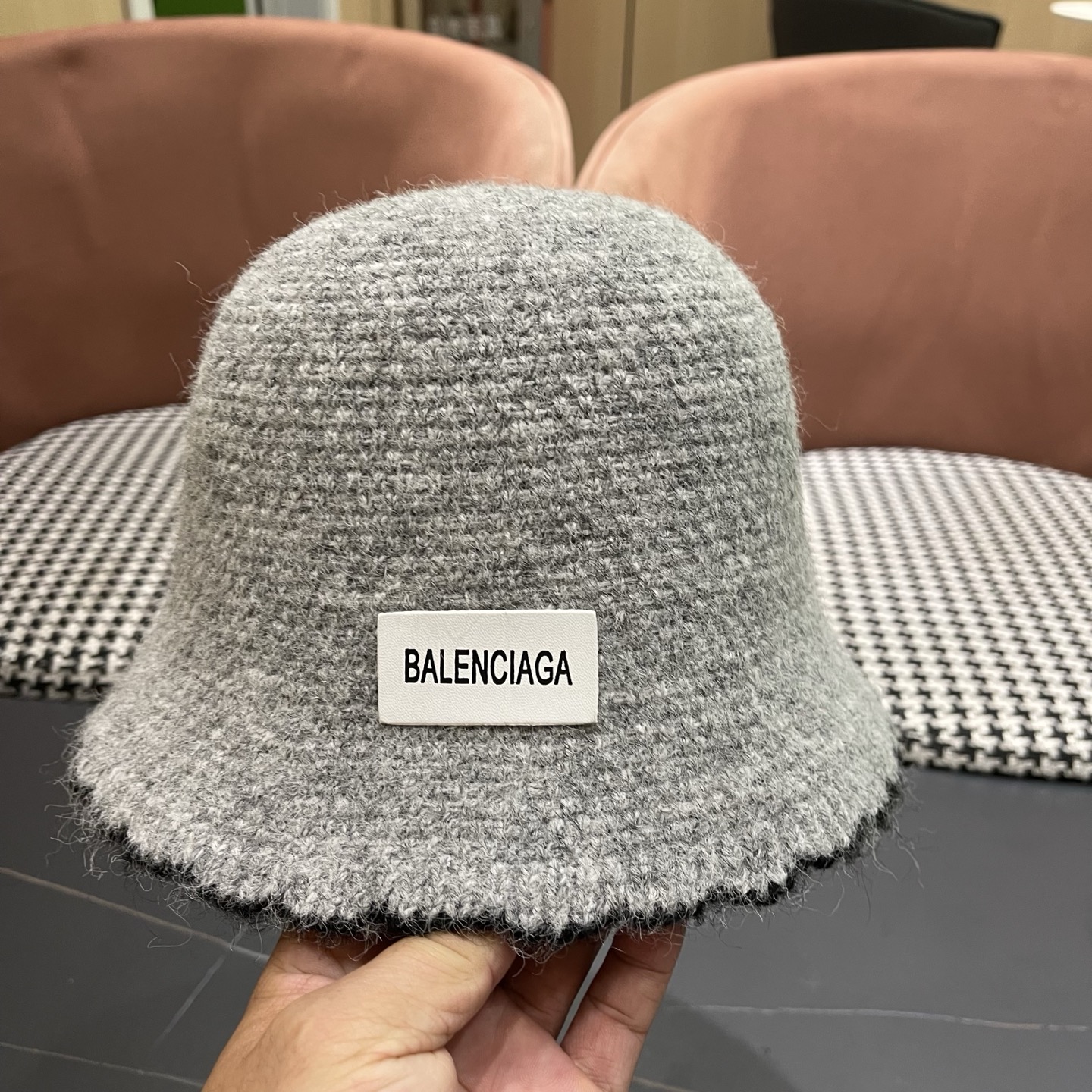  BALENCIAGA巴黎世家女童针织帽新款花朵毛线帽秋冬季韩版可爱显脸小水桶帽保暖帽