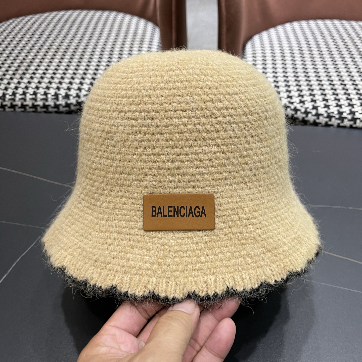  BALENCIAGA巴黎世家女童针织帽新款花朵毛线帽秋冬季韩版可爱显脸小水桶帽保暖帽