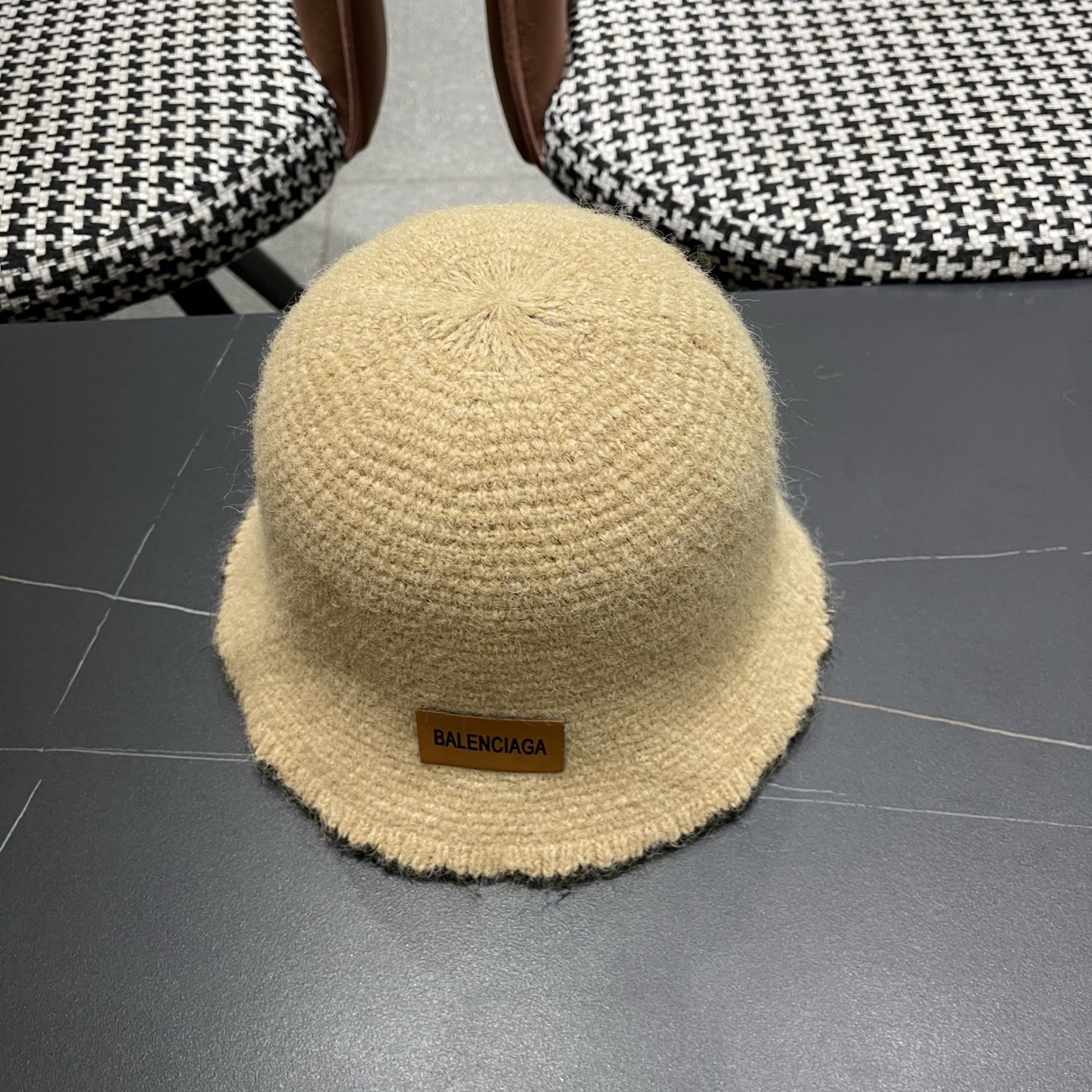  BALENCIAGA巴黎世家女童针织帽新款花朵毛线帽秋冬季韩版可爱显脸小水桶帽保暖帽