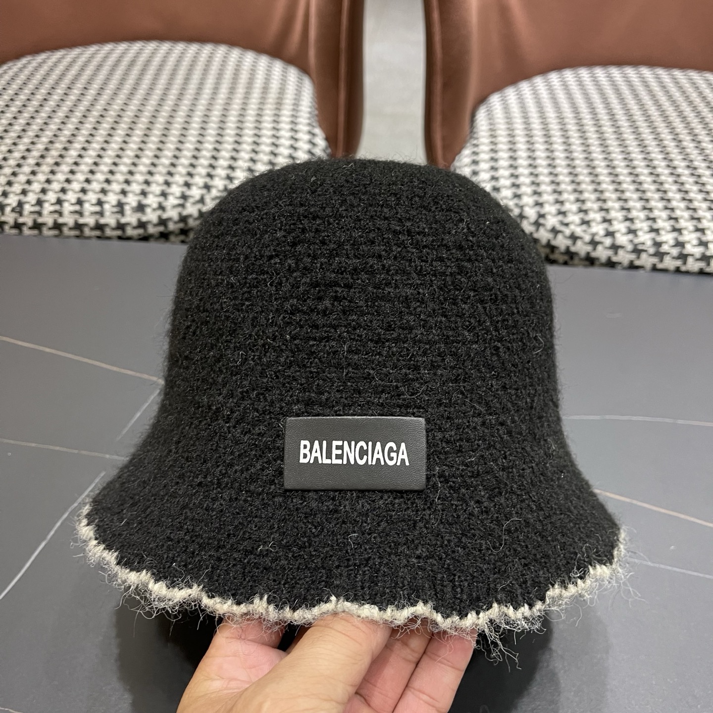  BALENCIAGA巴黎世家女童针织帽新款花朵毛线帽秋冬季韩版可爱显脸小水桶帽保暖帽