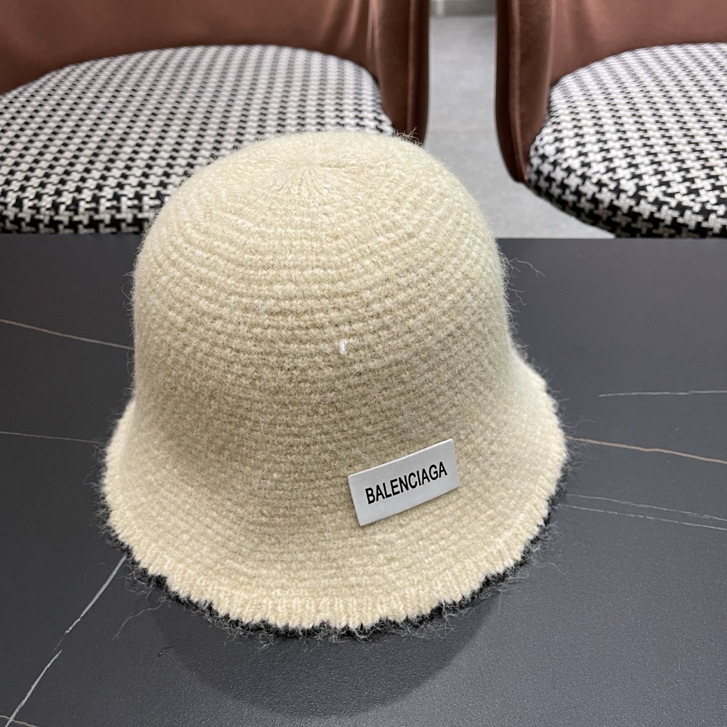  BALENCIAGA巴黎世家女童针织帽新款花朵毛线帽秋冬季韩版可爱显脸小水桶帽保暖帽