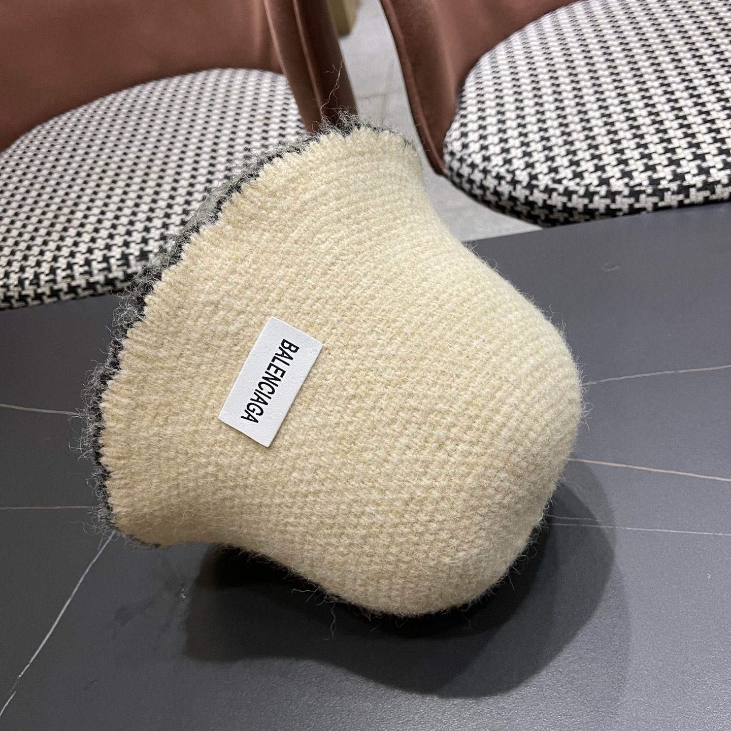  BALENCIAGA巴黎世家女童针织帽新款花朵毛线帽秋冬季韩版可爱显脸小水桶帽保暖帽