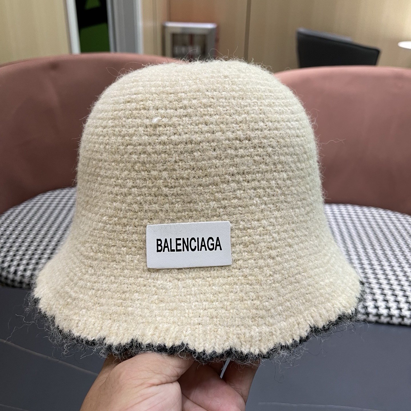  BALENCIAGA巴黎世家女童针织帽新款花朵毛线帽秋冬季韩版可爱显脸小水桶帽保暖帽