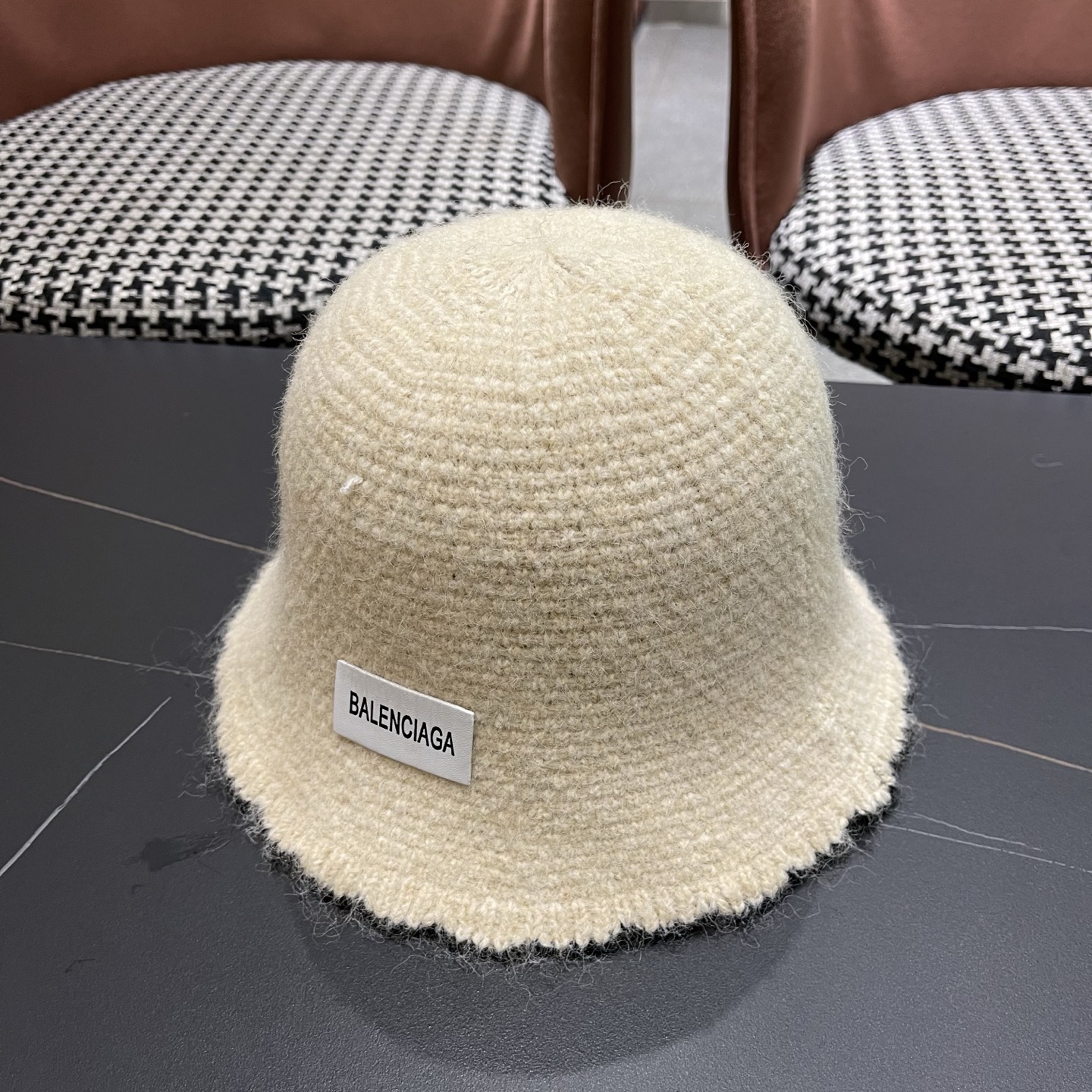  BALENCIAGA巴黎世家女童针织帽新款花朵毛线帽秋冬季韩版可爱显脸小水桶帽保暖帽