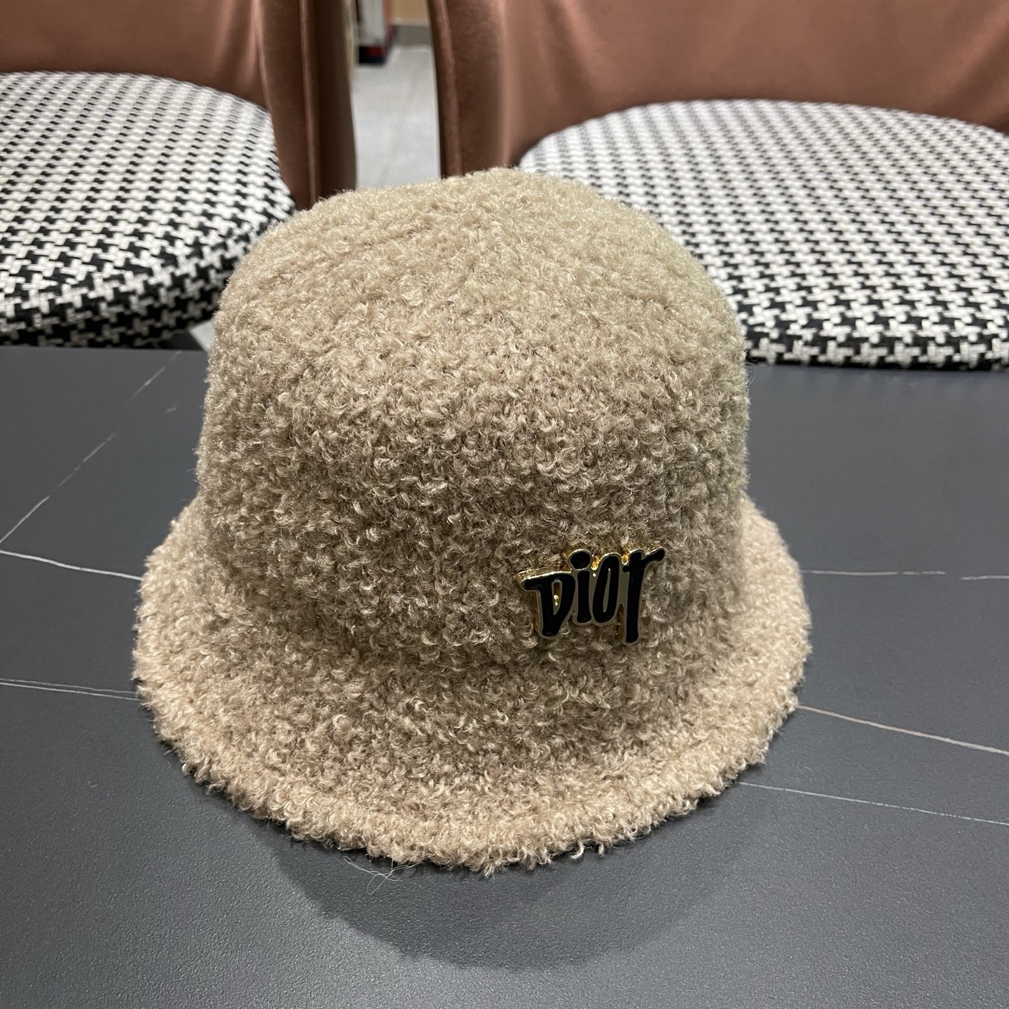  DIOR迪奥 毛茸茸渔夫帽冬天可爱毛毛绒绒秋冬季百搭帽子冬款女