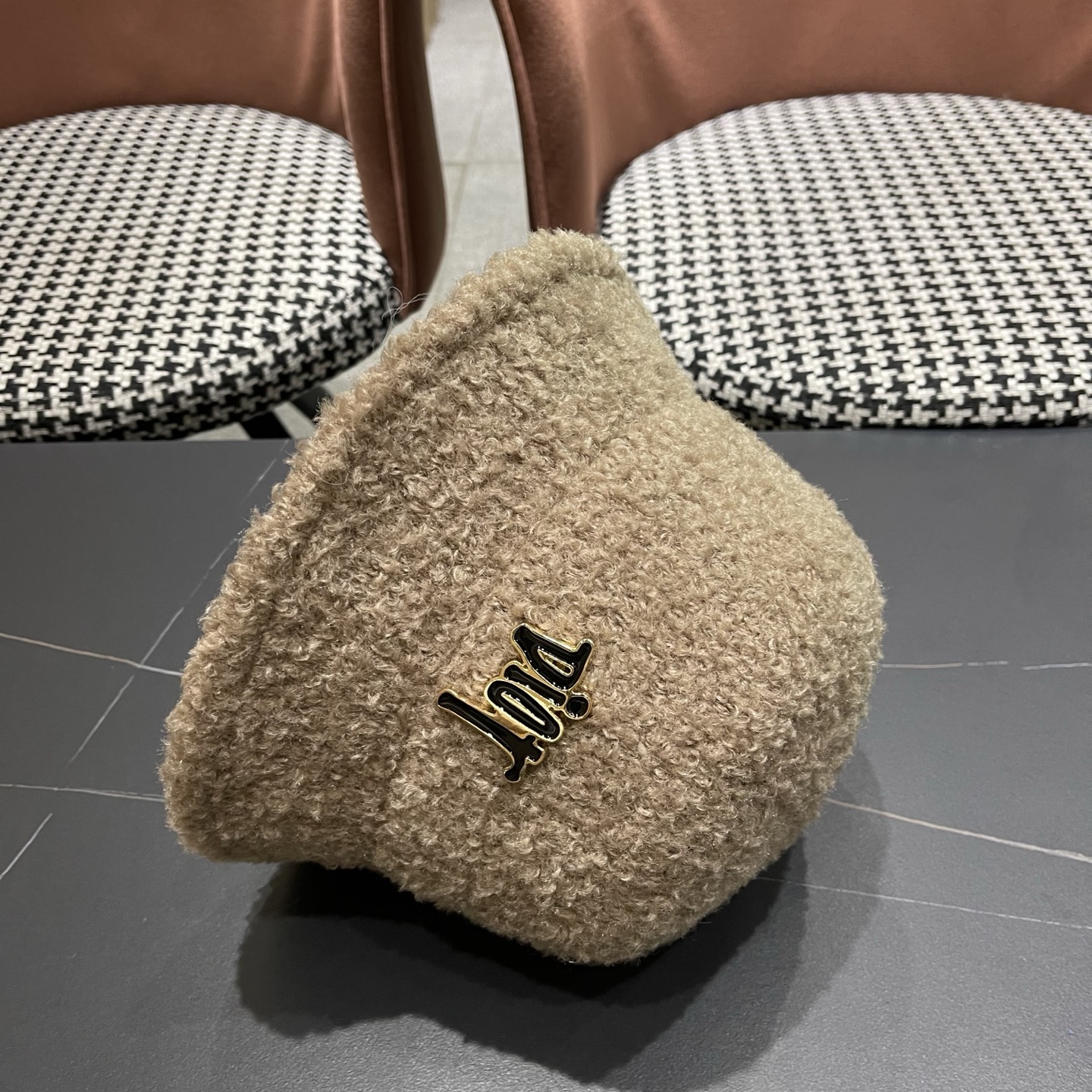  DIOR迪奥 毛茸茸渔夫帽冬天可爱毛毛绒绒秋冬季百搭帽子冬款女