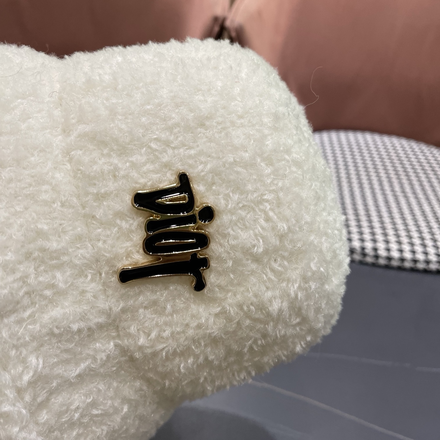  DIOR迪奥 毛茸茸渔夫帽冬天可爱毛毛绒绒秋冬季百搭帽子冬款女