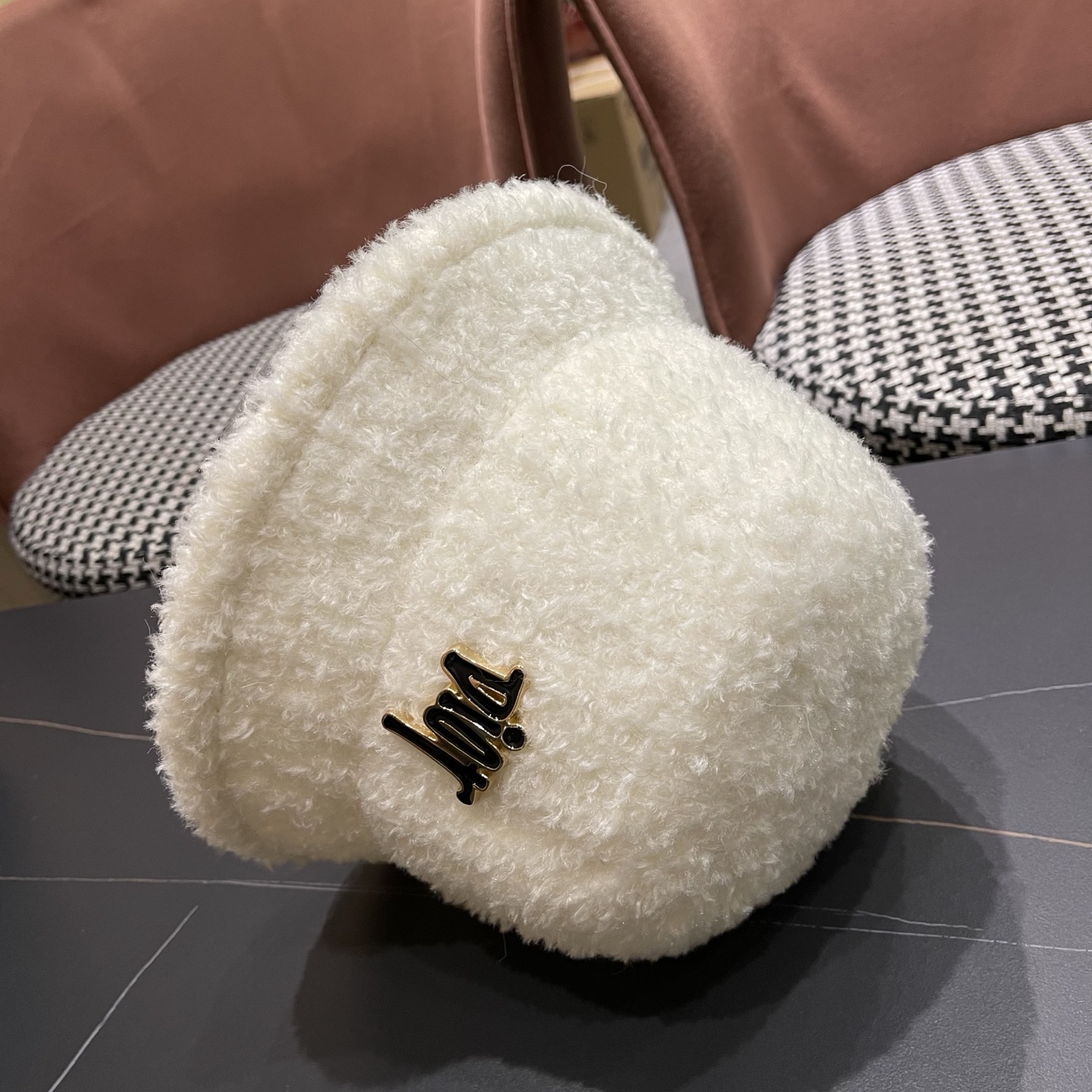  DIOR迪奥 毛茸茸渔夫帽冬天可爱毛毛绒绒秋冬季百搭帽子冬款女