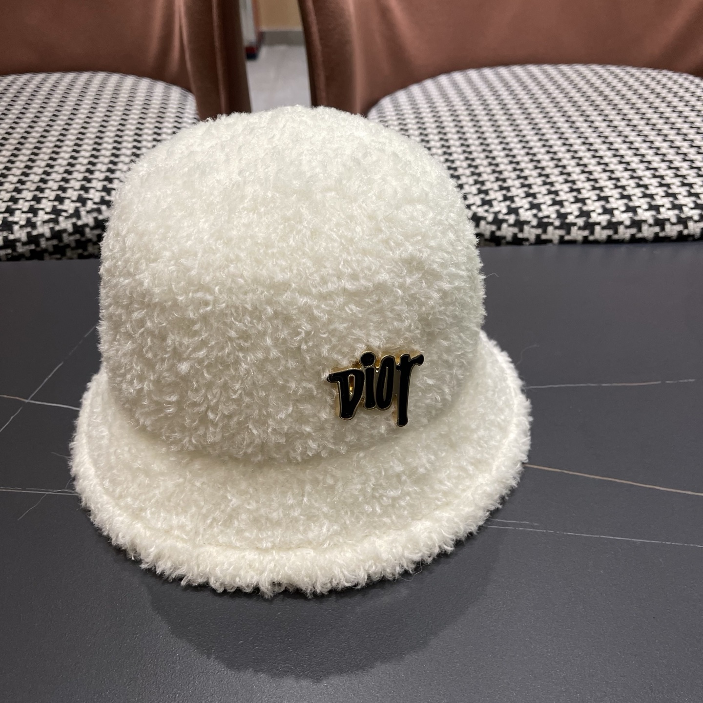  DIOR迪奥 毛茸茸渔夫帽冬天可爱毛毛绒绒秋冬季百搭帽子冬款女