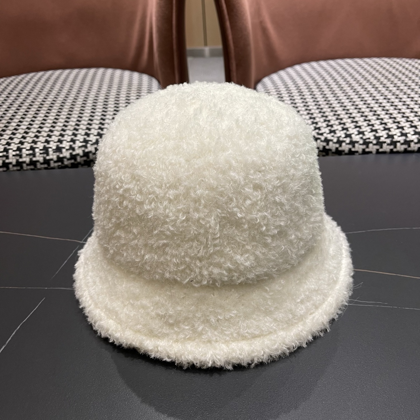  DIOR迪奥 毛茸茸渔夫帽冬天可爱毛毛绒绒秋冬季百搭帽子冬款女