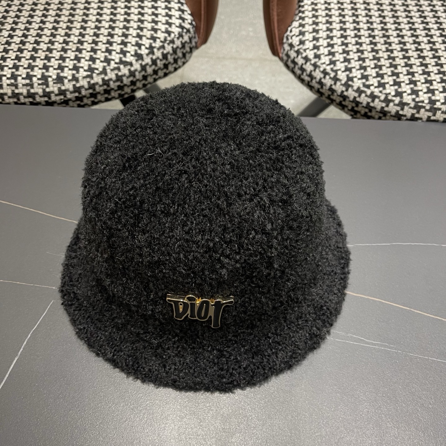  DIOR迪奥 毛茸茸渔夫帽冬天可爱毛毛绒绒秋冬季百搭帽子冬款女