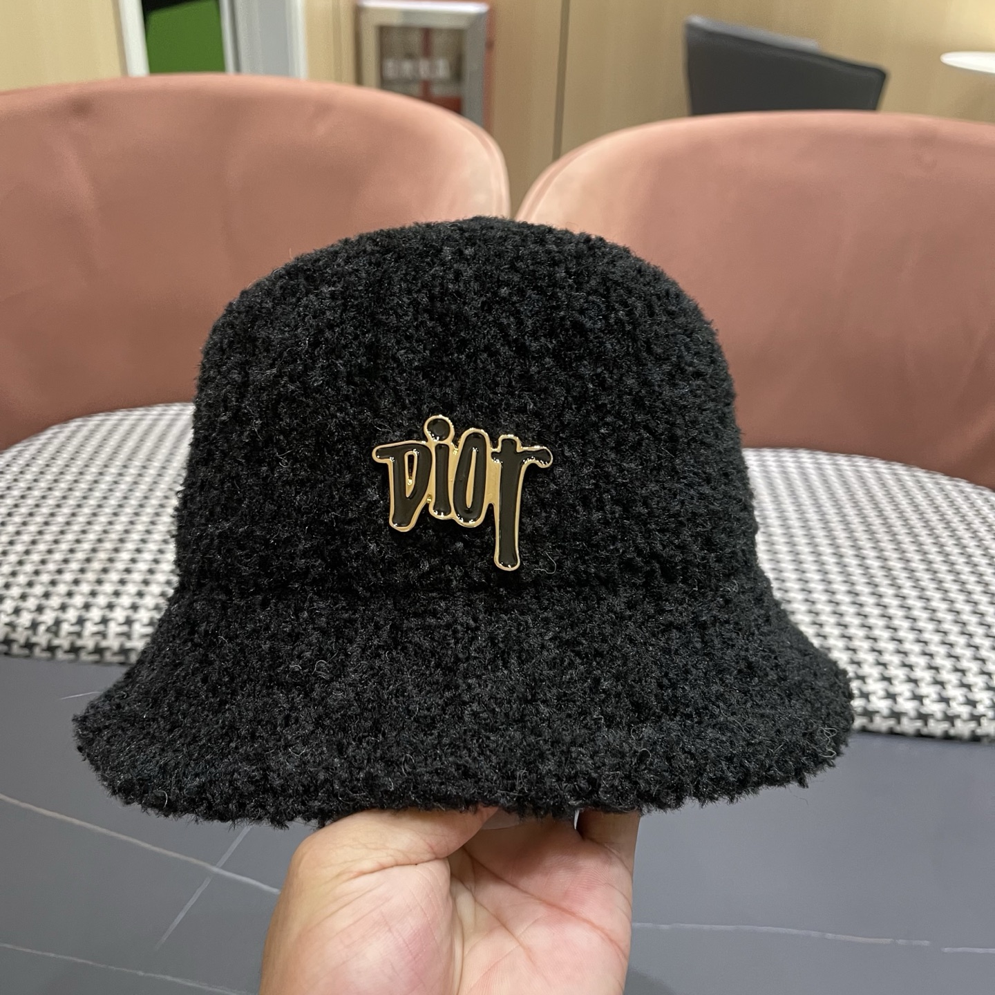  DIOR迪奥 毛茸茸渔夫帽冬天可爱毛毛绒绒秋冬季百搭帽子冬款女