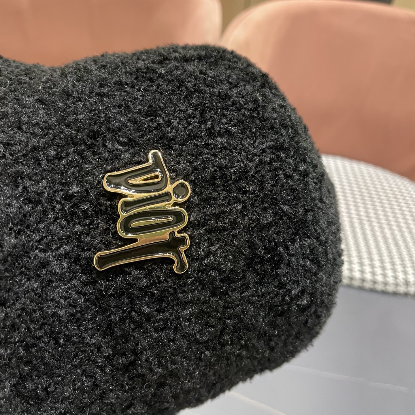  DIOR迪奥 毛茸茸渔夫帽冬天可爱毛毛绒绒秋冬季百搭帽子冬款女