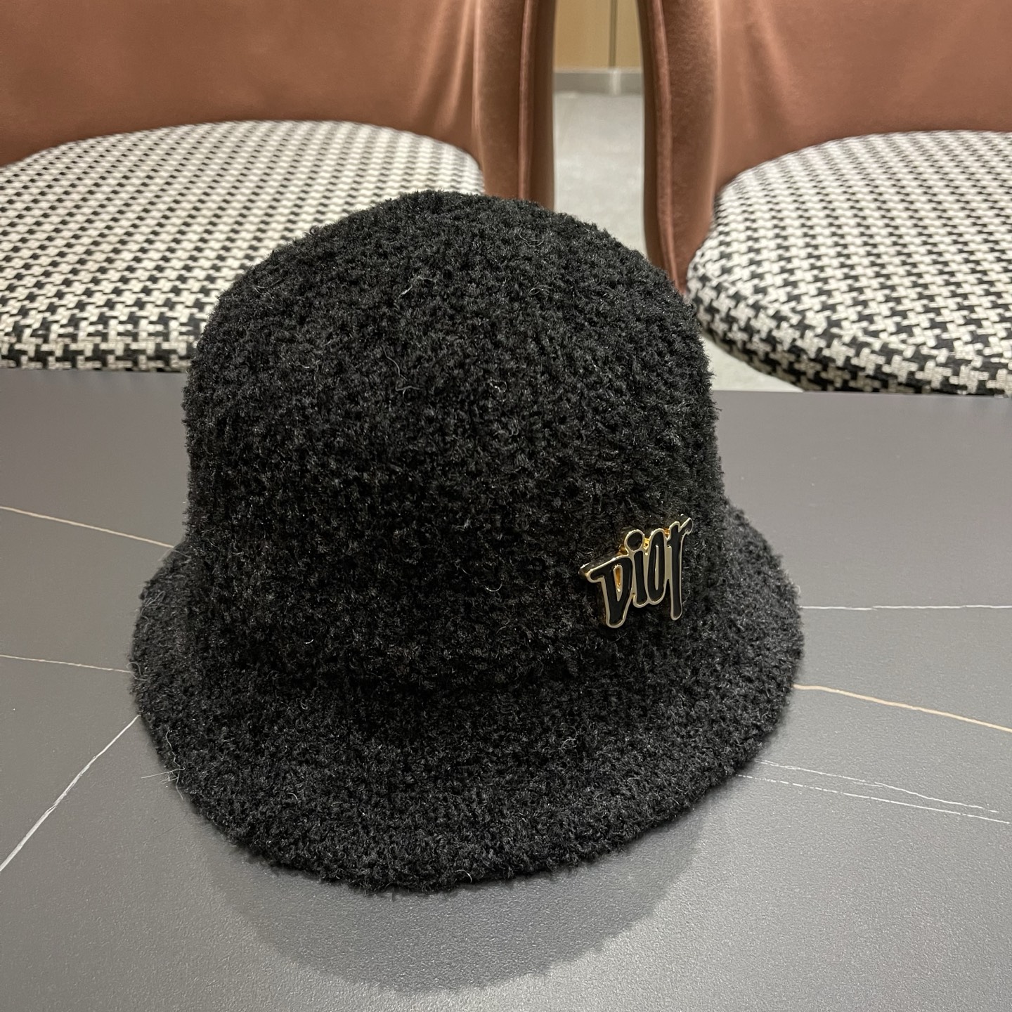  DIOR迪奥 毛茸茸渔夫帽冬天可爱毛毛绒绒秋冬季百搭帽子冬款女