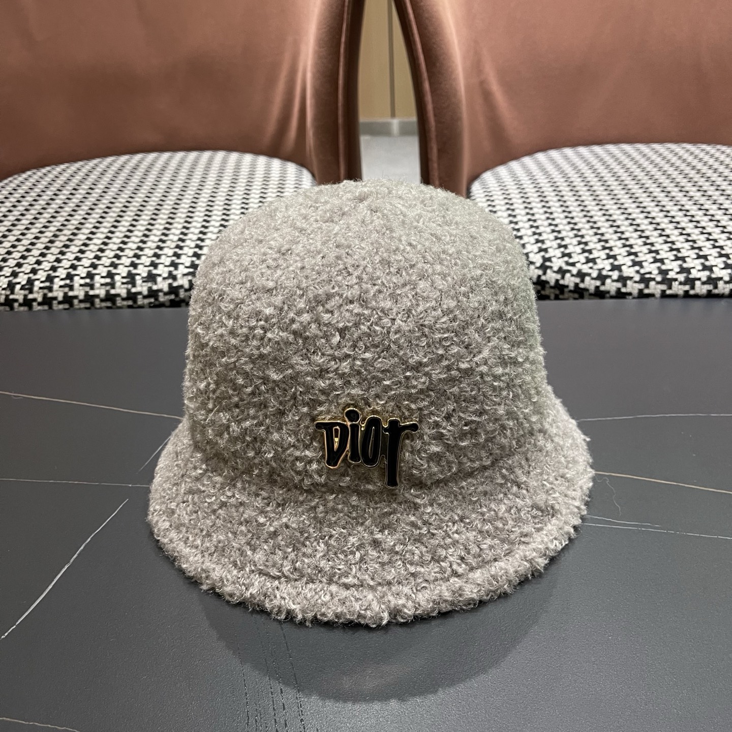  DIOR迪奥 毛茸茸渔夫帽冬天可爱毛毛绒绒秋冬季百搭帽子冬款女