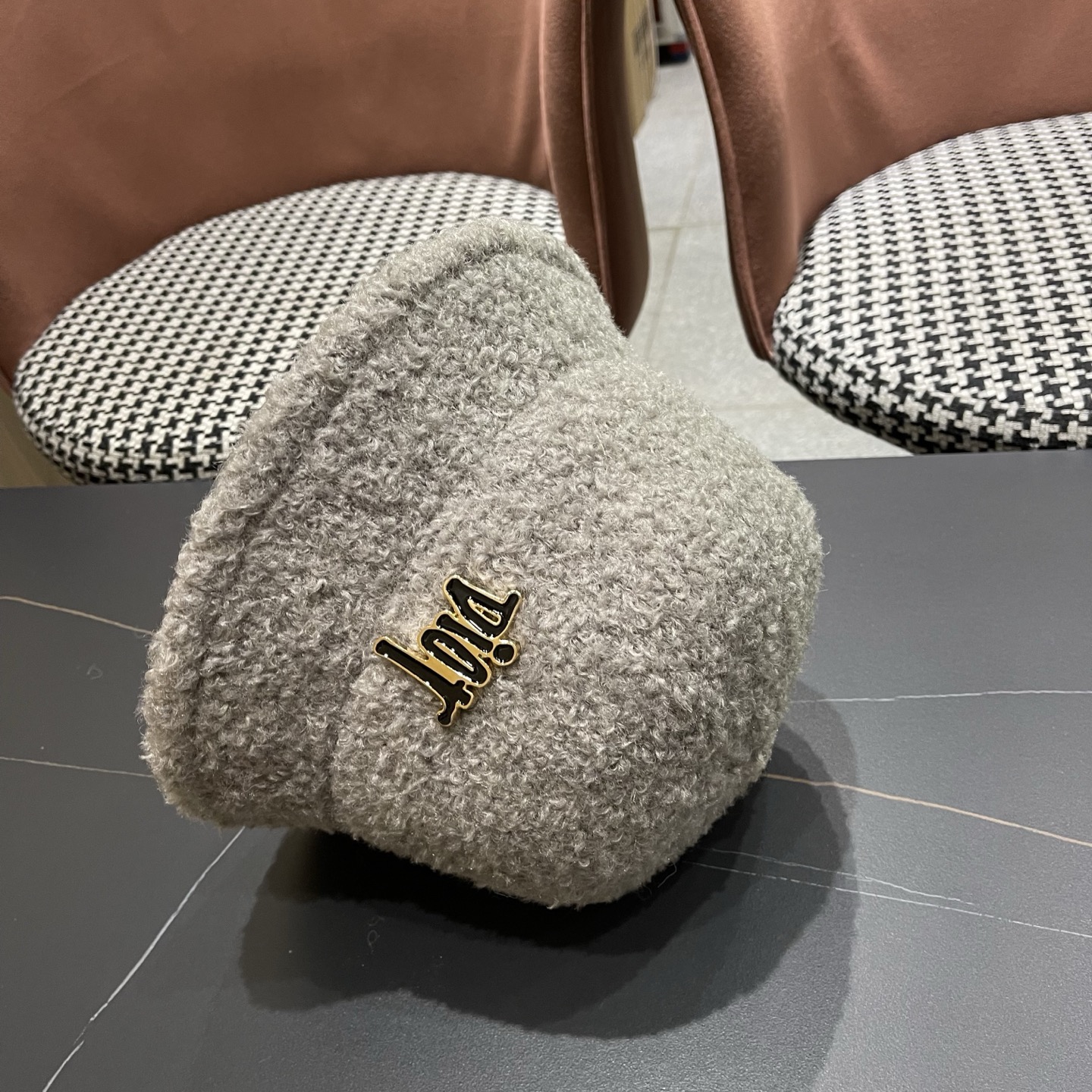  DIOR迪奥 毛茸茸渔夫帽冬天可爱毛毛绒绒秋冬季百搭帽子冬款女