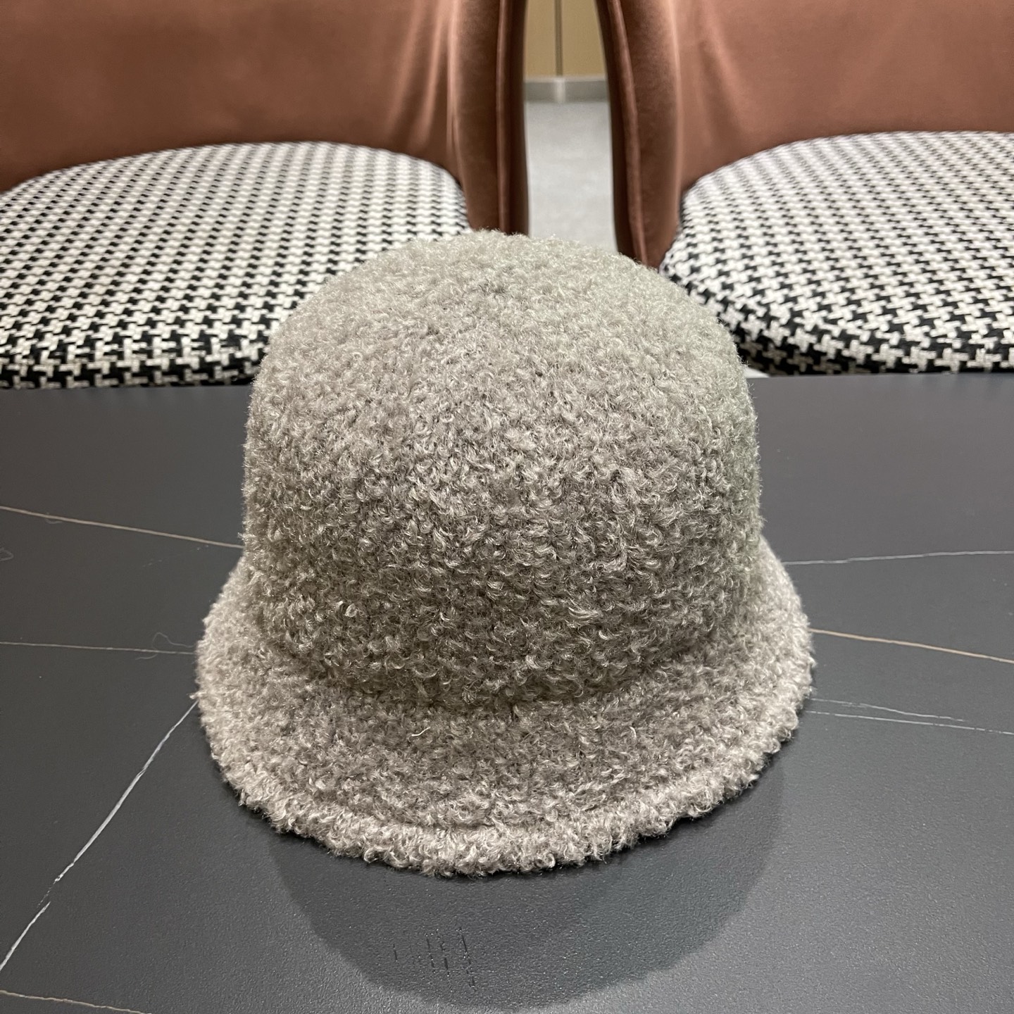  DIOR迪奥 毛茸茸渔夫帽冬天可爱毛毛绒绒秋冬季百搭帽子冬款女