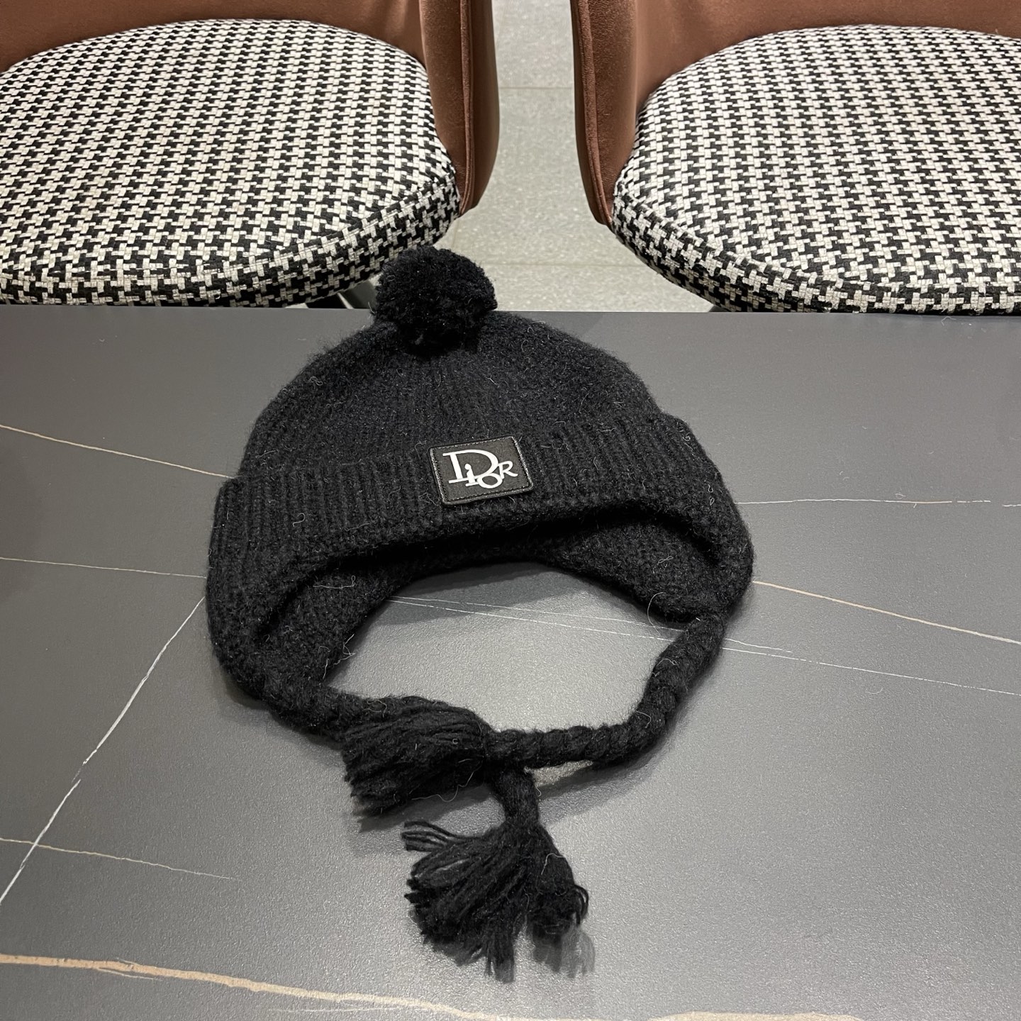  Dior迪奥韩版保暖百搭护耳帽冬季户外针织帽子时尚雷锋帽毛球包头帽女