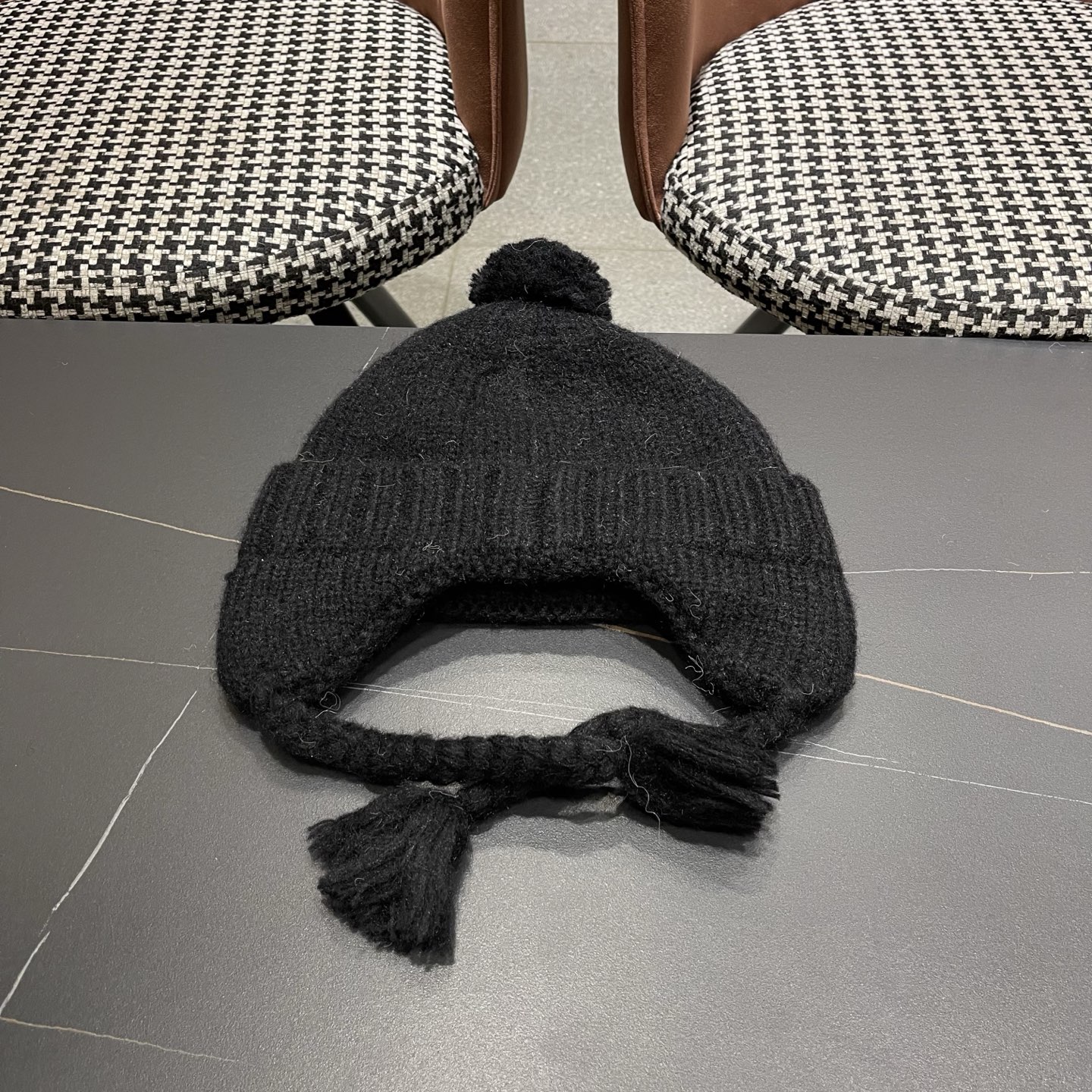  Dior迪奥韩版保暖百搭护耳帽冬季户外针织帽子时尚雷锋帽毛球包头帽女