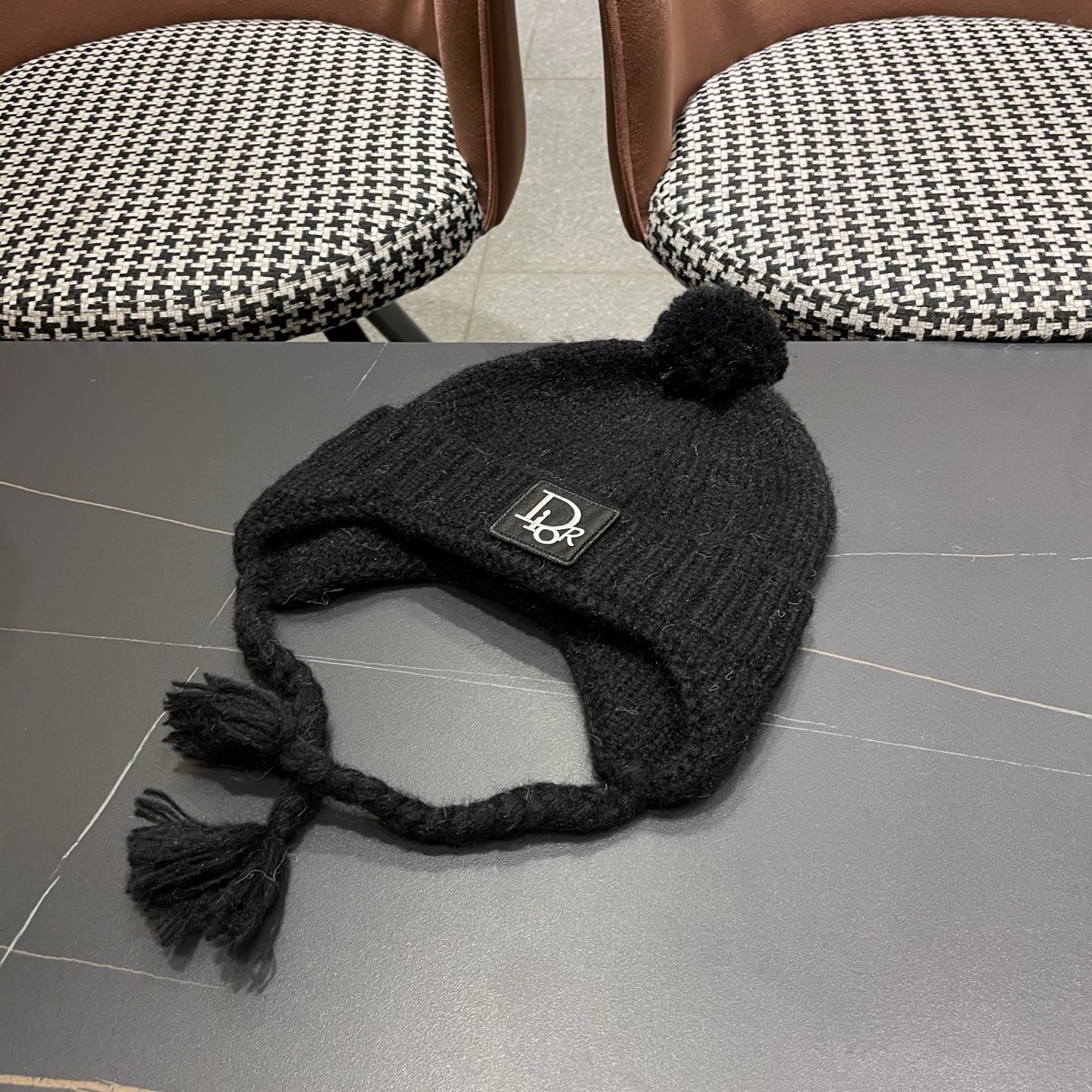  Dior迪奥韩版保暖百搭护耳帽冬季户外针织帽子时尚雷锋帽毛球包头帽女