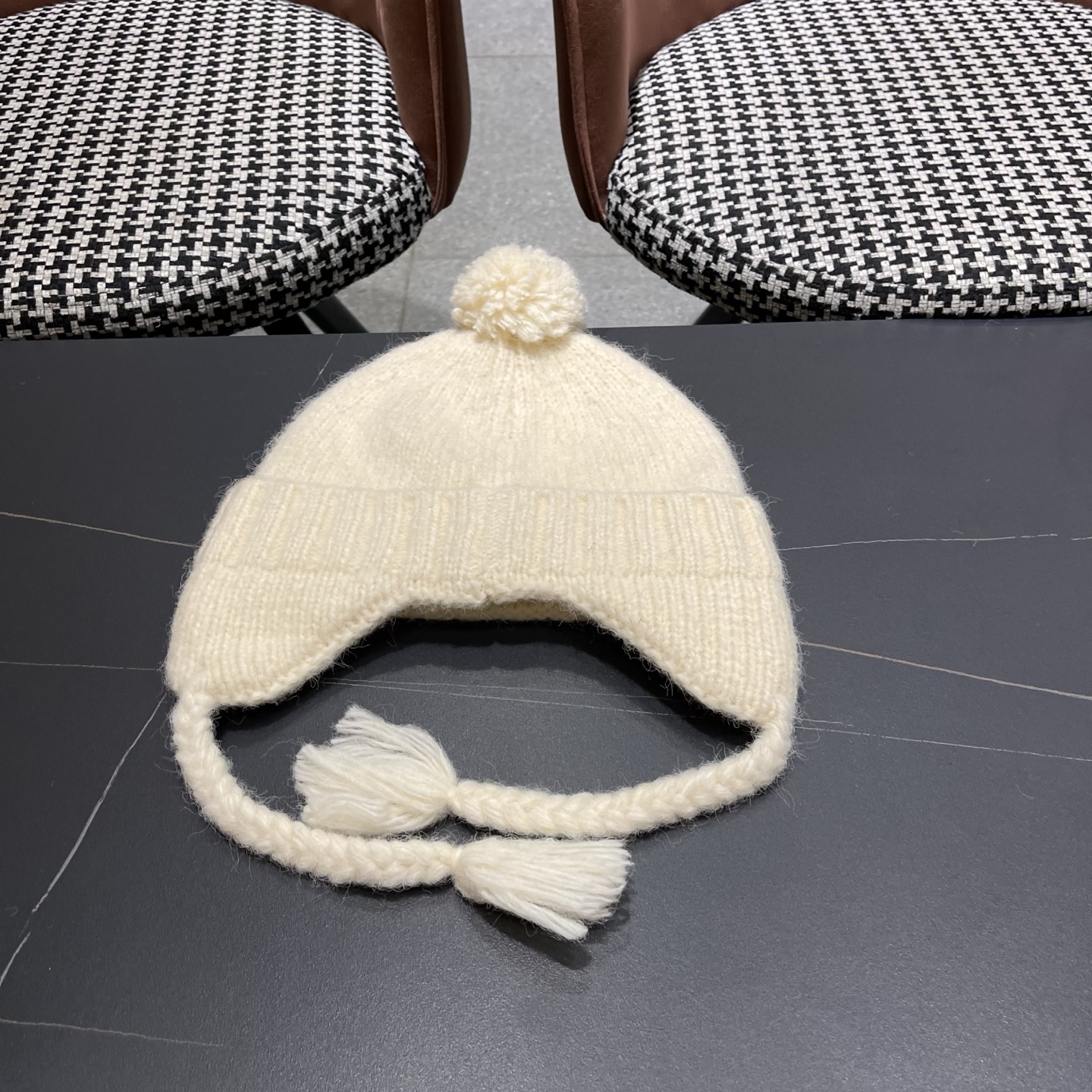  Dior迪奥韩版保暖百搭护耳帽冬季户外针织帽子时尚雷锋帽毛球包头帽女