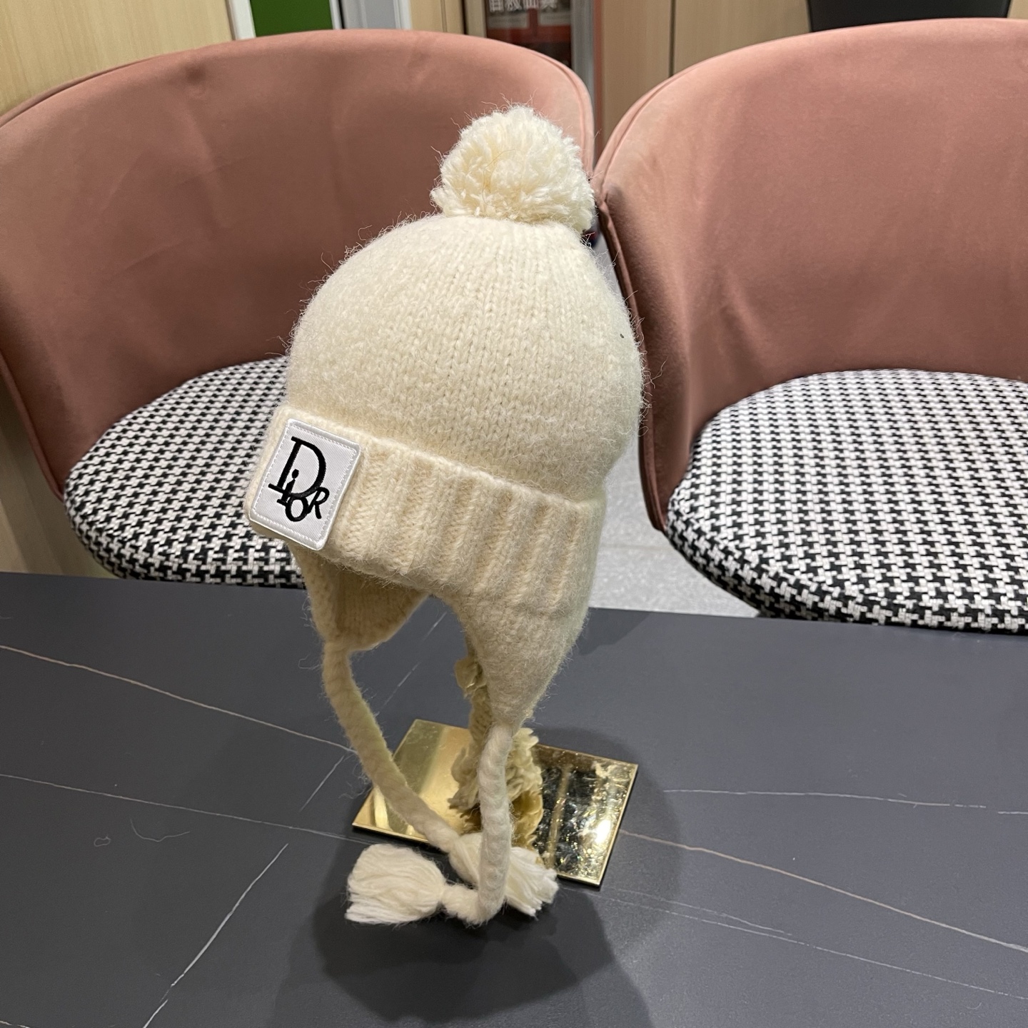  Dior迪奥韩版保暖百搭护耳帽冬季户外针织帽子时尚雷锋帽毛球包头帽女