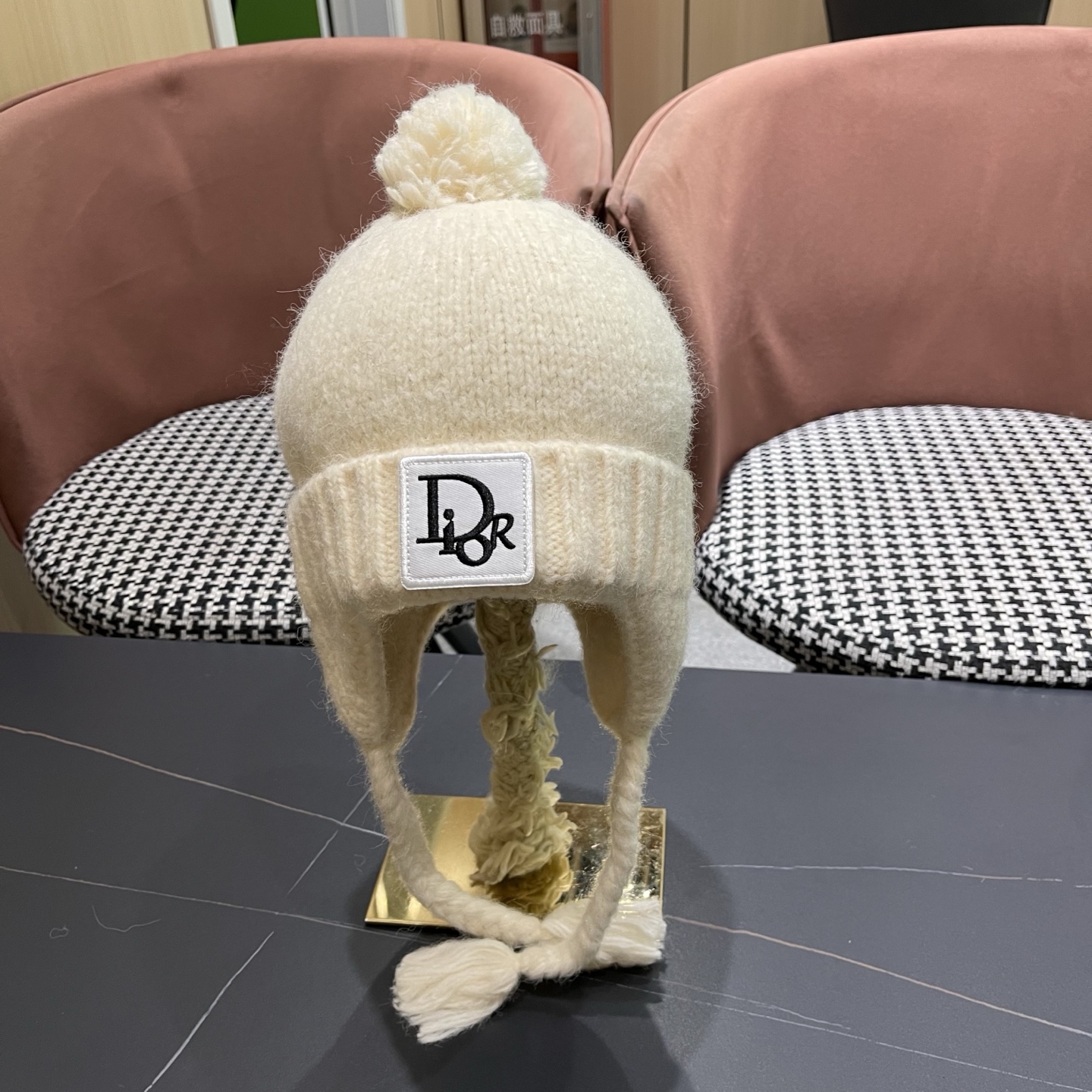  Dior迪奥韩版保暖百搭护耳帽冬季户外针织帽子时尚雷锋帽毛球包头帽女