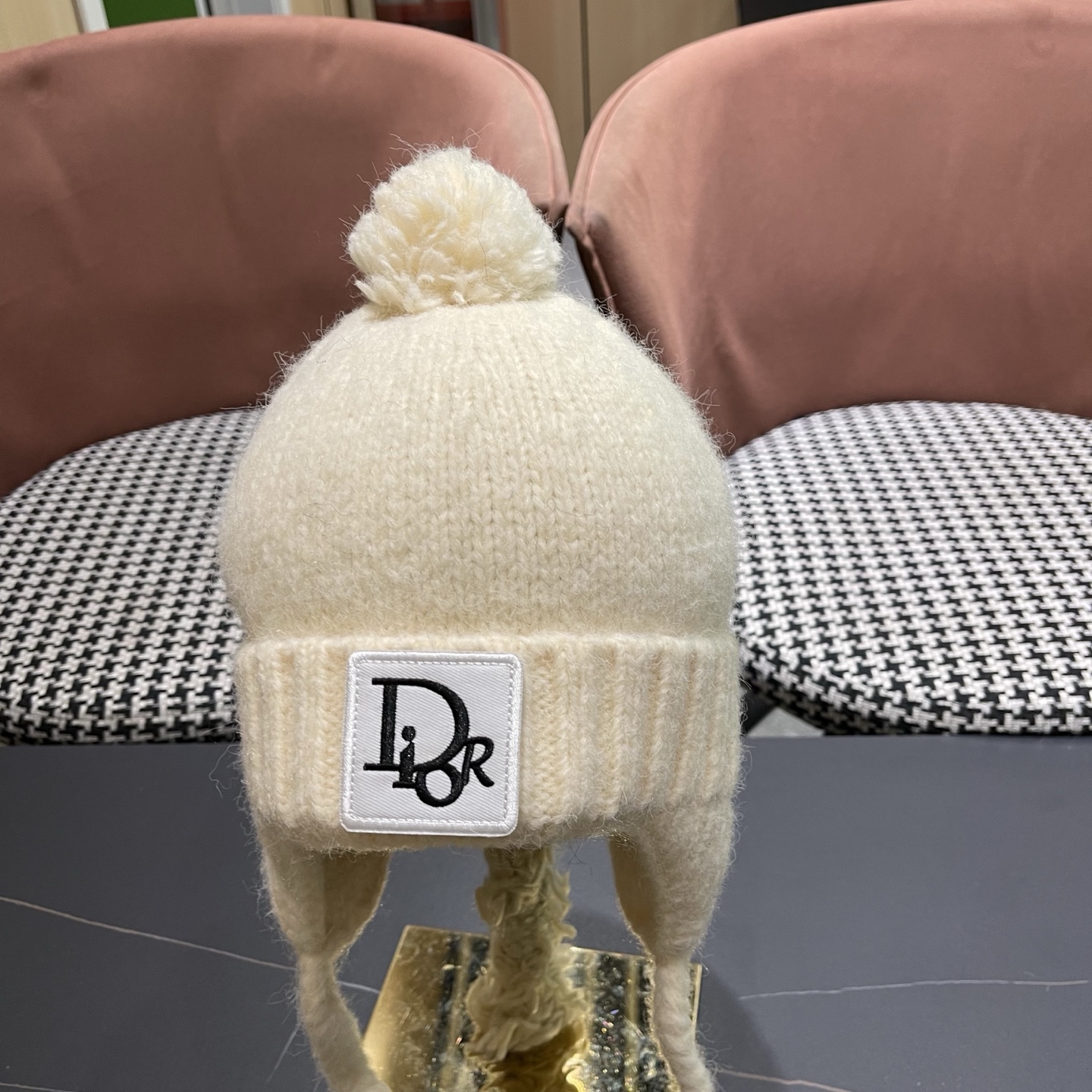  Dior迪奥韩版保暖百搭护耳帽冬季户外针织帽子时尚雷锋帽毛球包头帽女