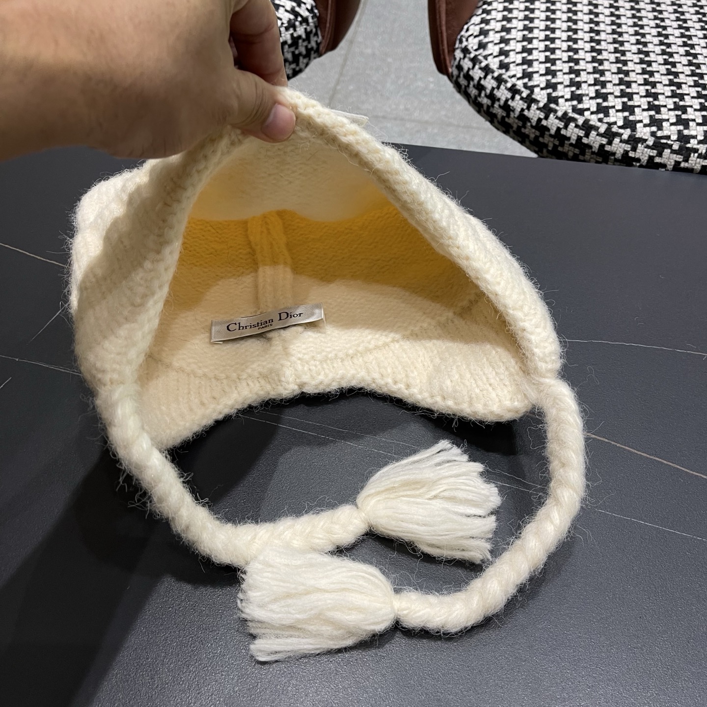 Dior迪奥韩版保暖百搭护耳帽冬季户外针织帽子时尚雷锋帽毛球包头帽女