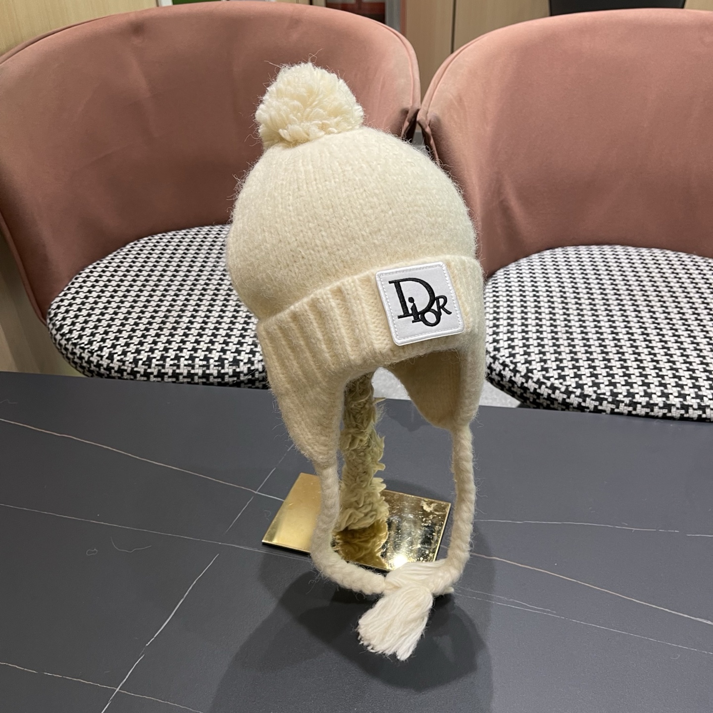  Dior迪奥韩版保暖百搭护耳帽冬季户外针织帽子时尚雷锋帽毛球包头帽女