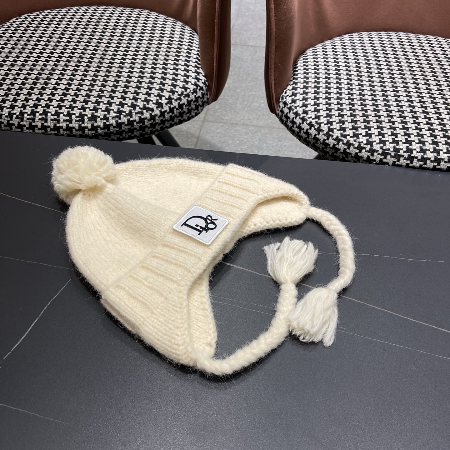  Dior迪奥韩版保暖百搭护耳帽冬季户外针织帽子时尚雷锋帽毛球包头帽女