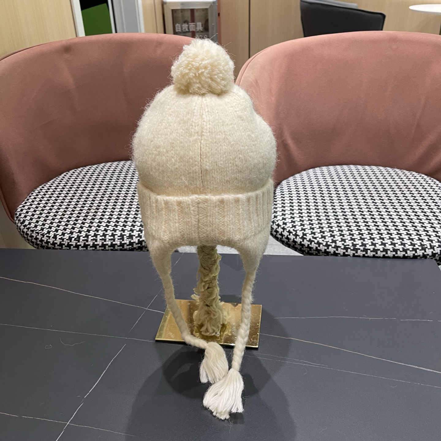  Dior迪奥韩版保暖百搭护耳帽冬季户外针织帽子时尚雷锋帽毛球包头帽女