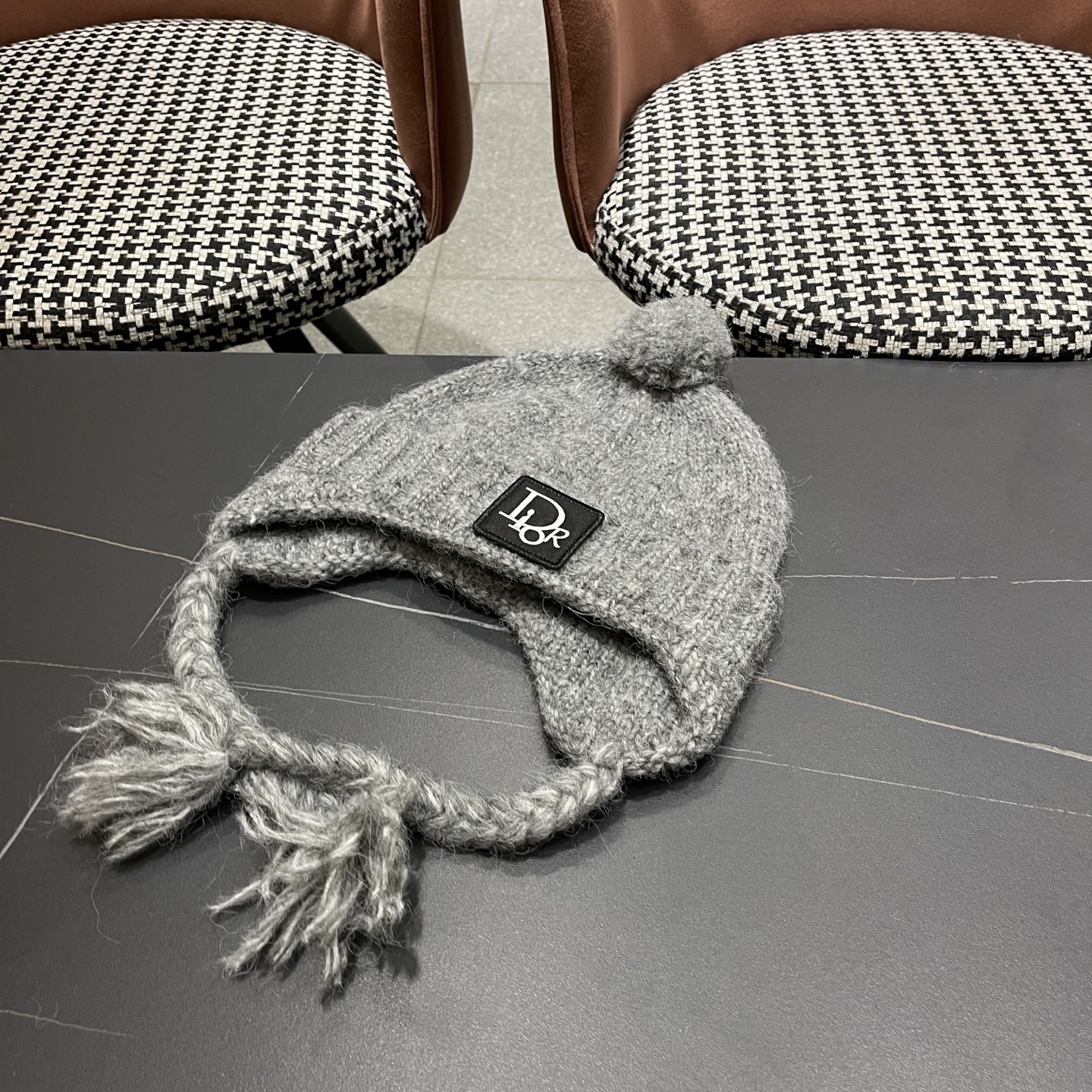  Dior迪奥韩版保暖百搭护耳帽冬季户外针织帽子时尚雷锋帽毛球包头帽女