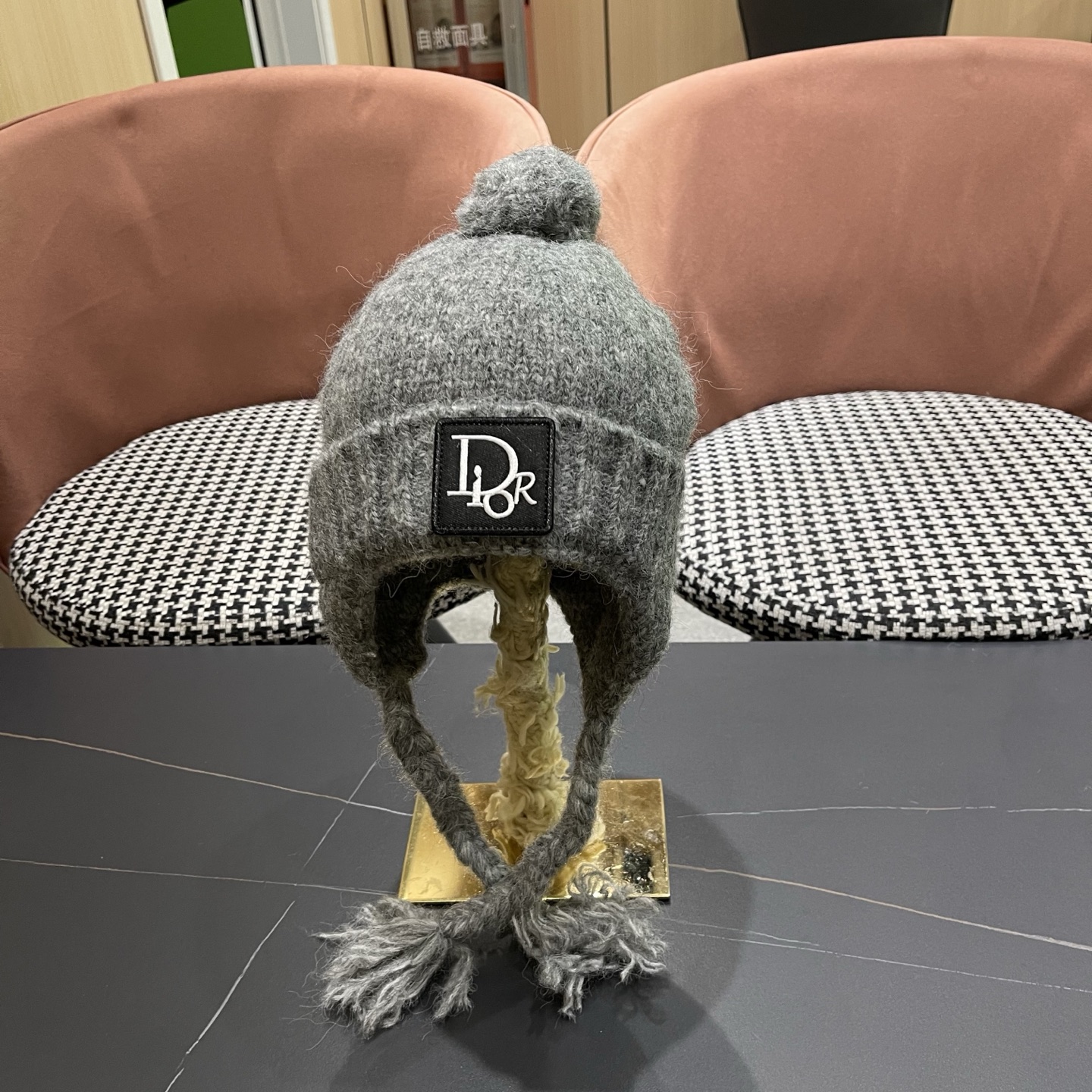  Dior迪奥韩版保暖百搭护耳帽冬季户外针织帽子时尚雷锋帽毛球包头帽女