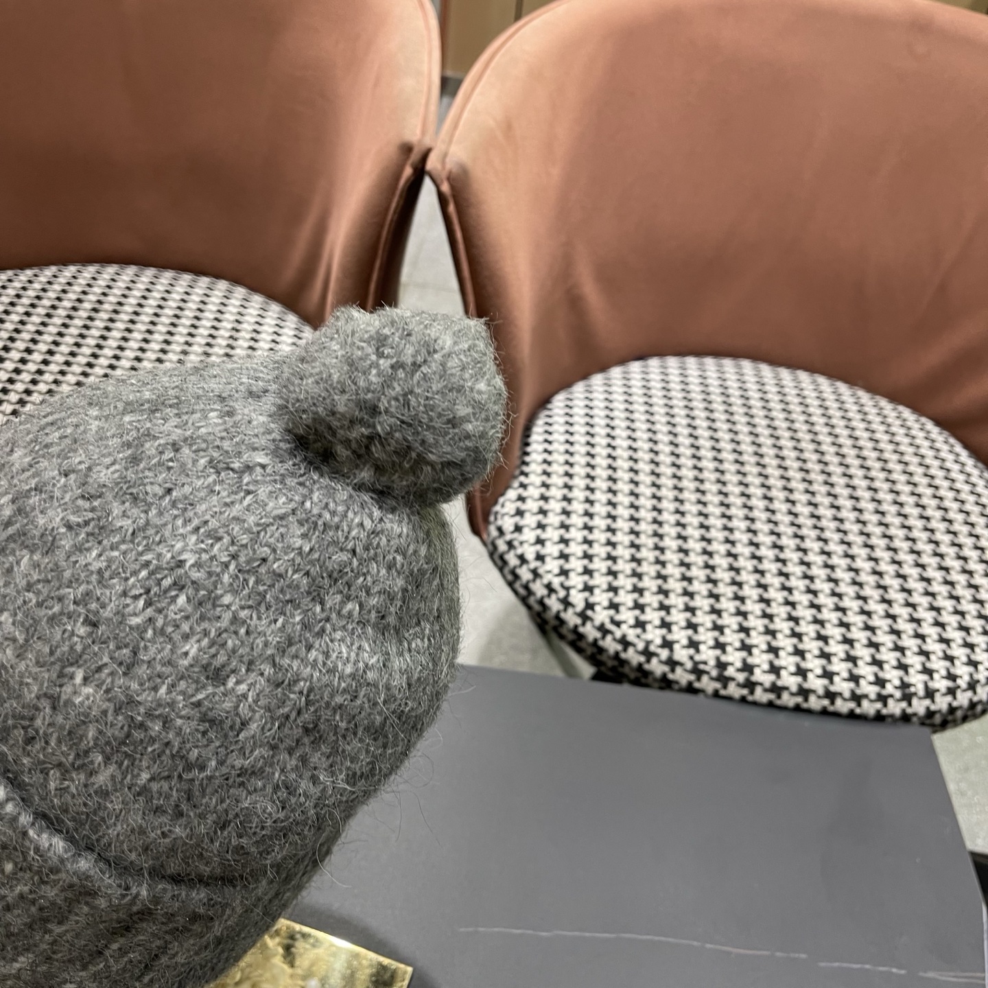  Dior迪奥韩版保暖百搭护耳帽冬季户外针织帽子时尚雷锋帽毛球包头帽女