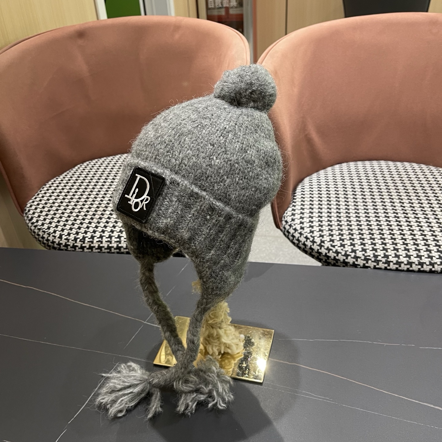  Dior迪奥韩版保暖百搭护耳帽冬季户外针织帽子时尚雷锋帽毛球包头帽女