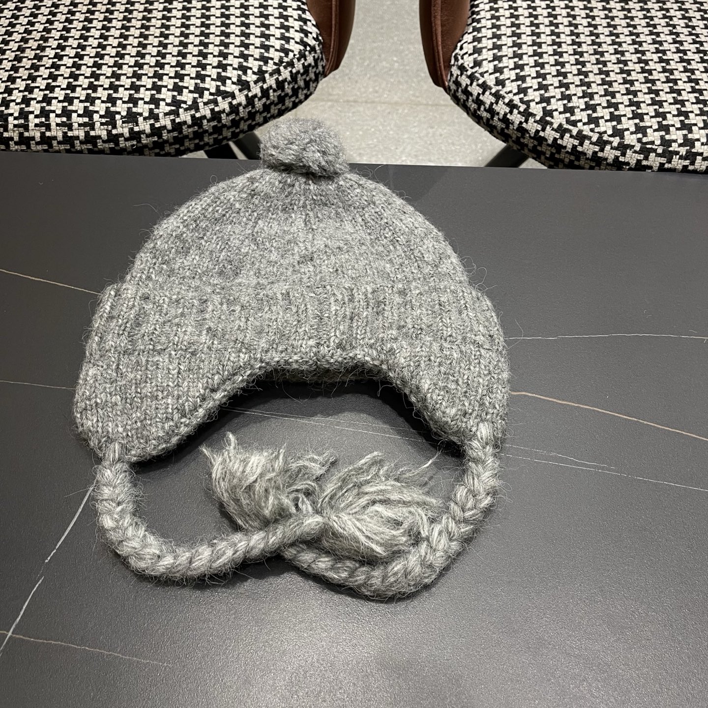  Dior迪奥韩版保暖百搭护耳帽冬季户外针织帽子时尚雷锋帽毛球包头帽女