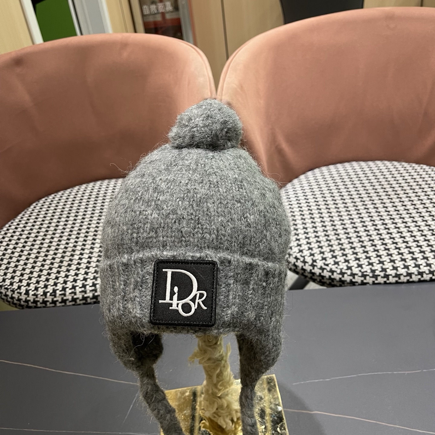  Dior迪奥韩版保暖百搭护耳帽冬季户外针织帽子时尚雷锋帽毛球包头帽女