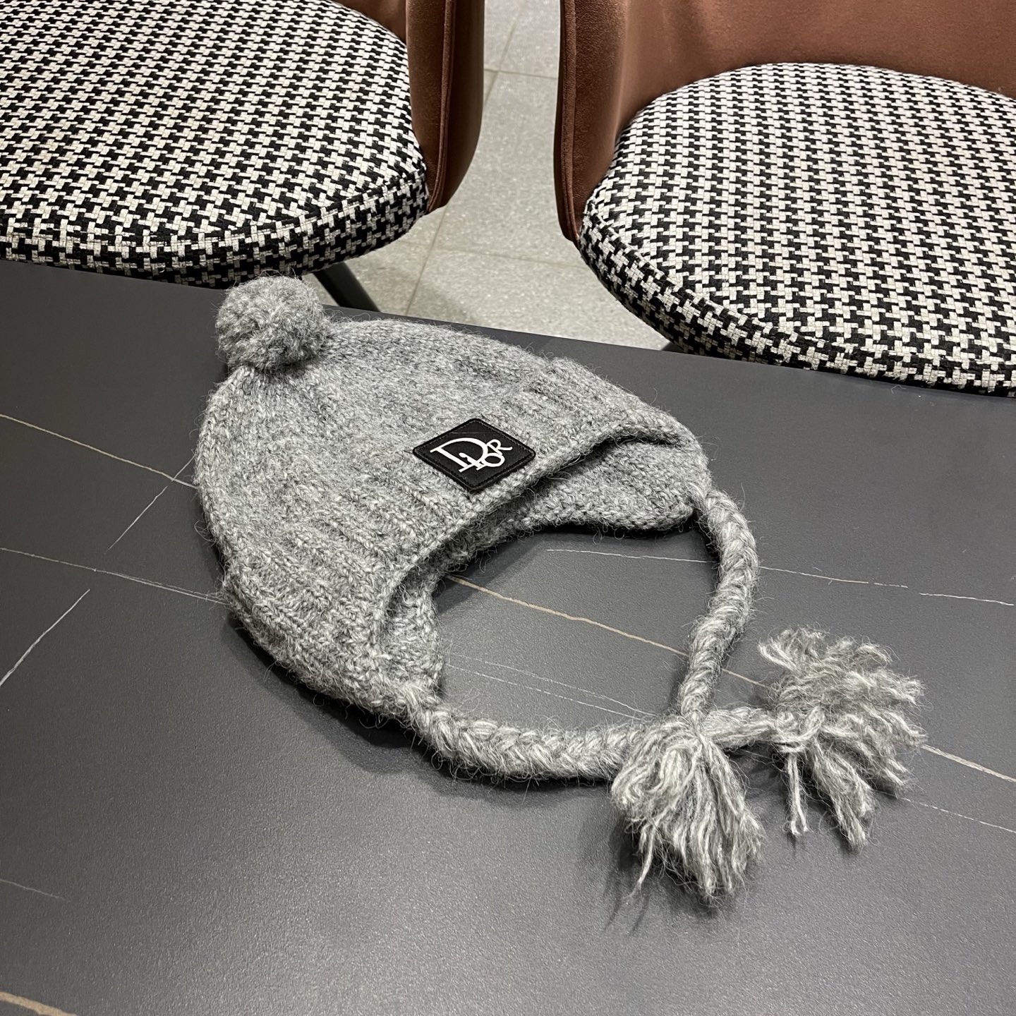  Dior迪奥韩版保暖百搭护耳帽冬季户外针织帽子时尚雷锋帽毛球包头帽女