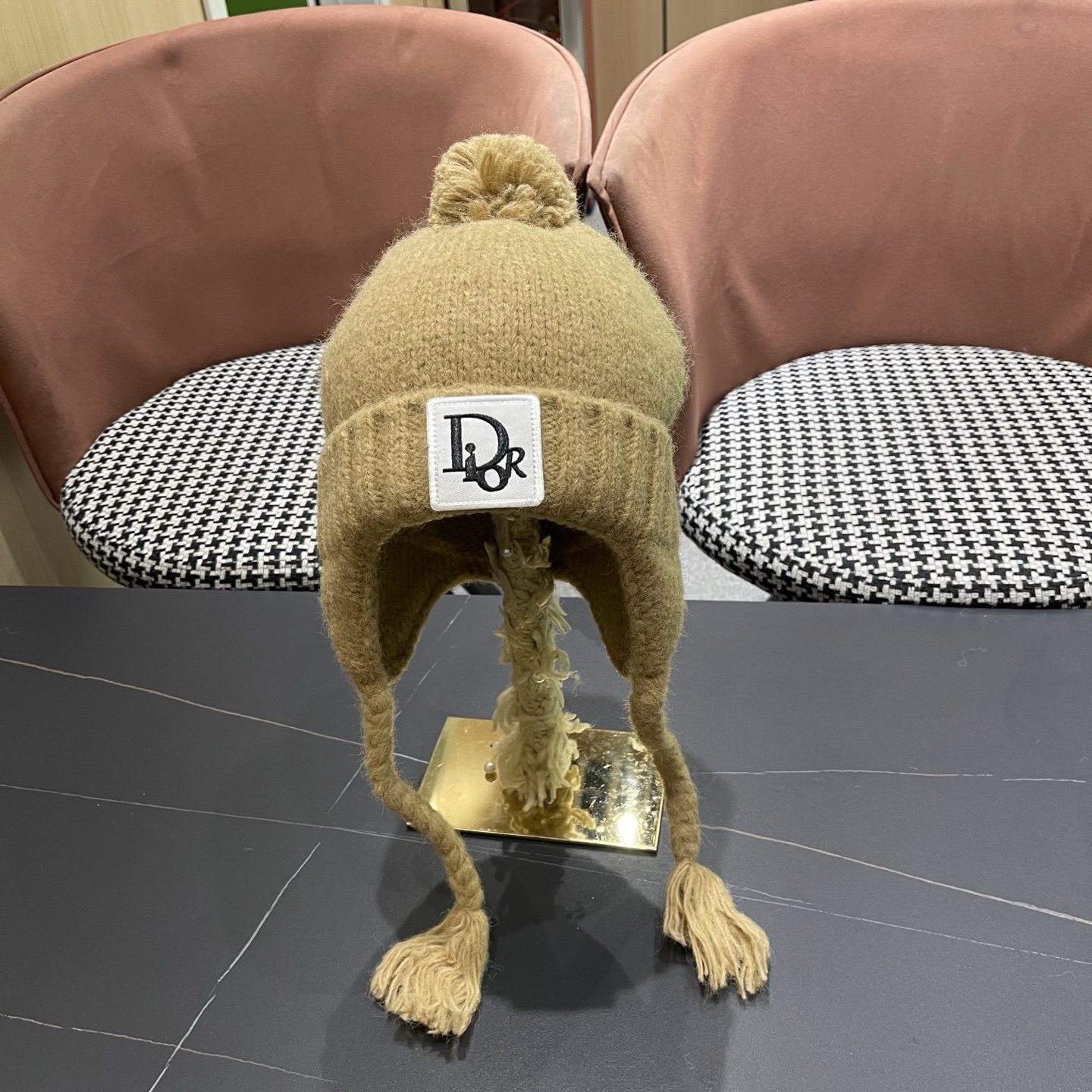  Dior迪奥韩版保暖百搭护耳帽冬季户外针织帽子时尚雷锋帽毛球包头帽女