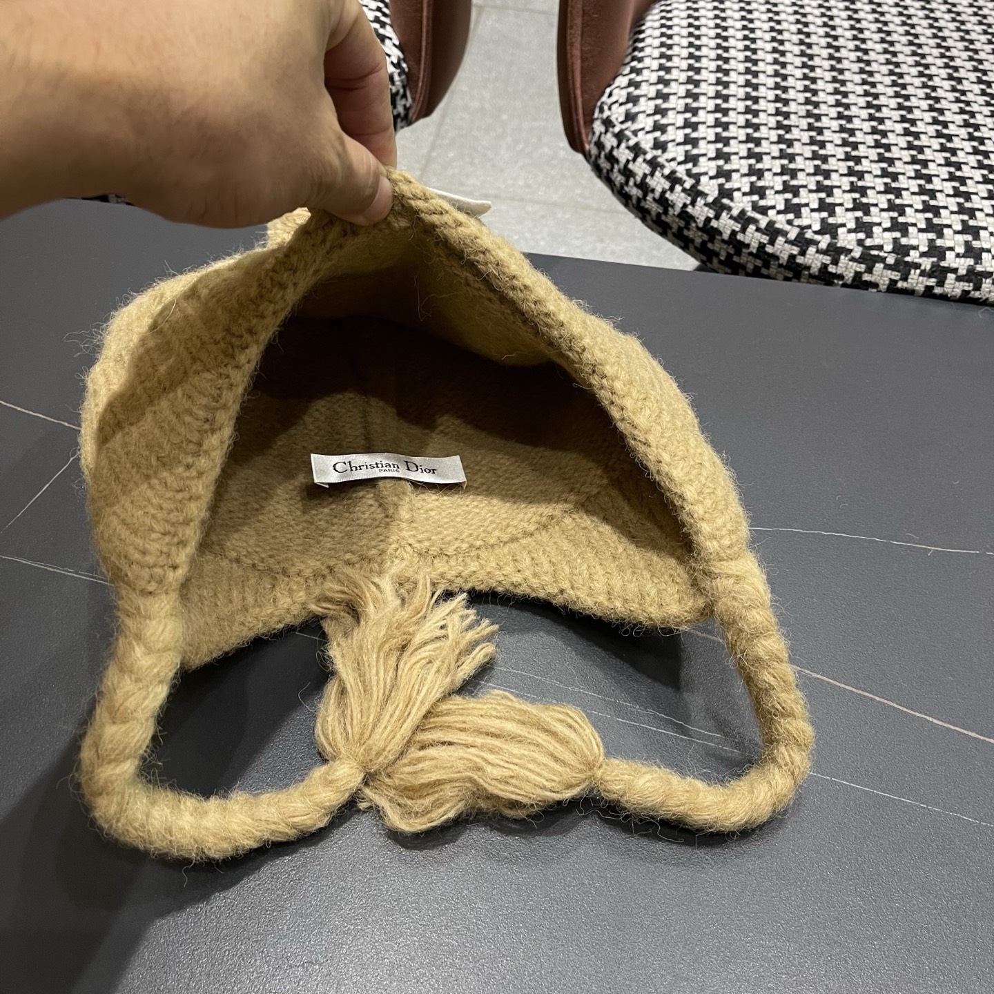  Dior迪奥韩版保暖百搭护耳帽冬季户外针织帽子时尚雷锋帽毛球包头帽女