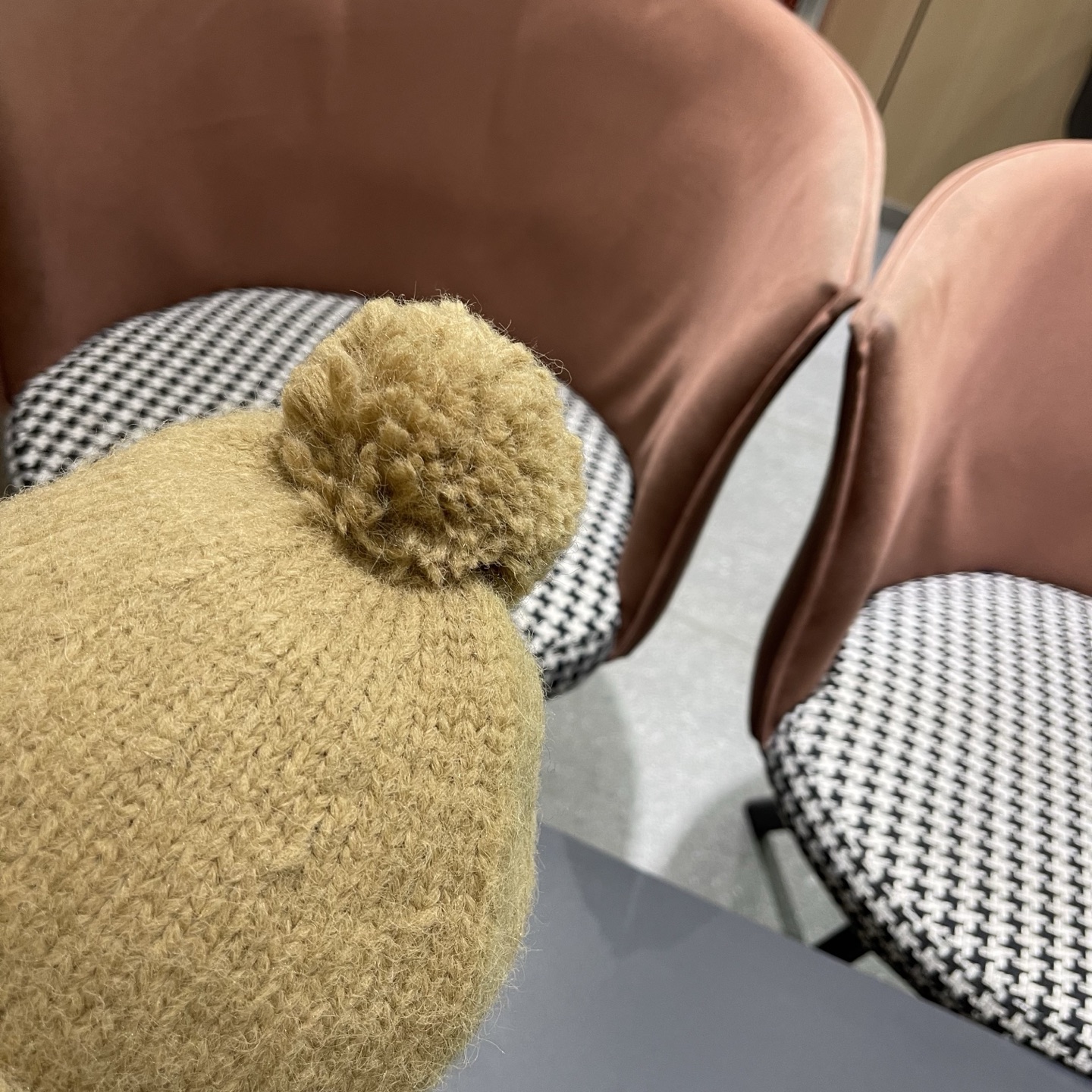  Dior迪奥韩版保暖百搭护耳帽冬季户外针织帽子时尚雷锋帽毛球包头帽女