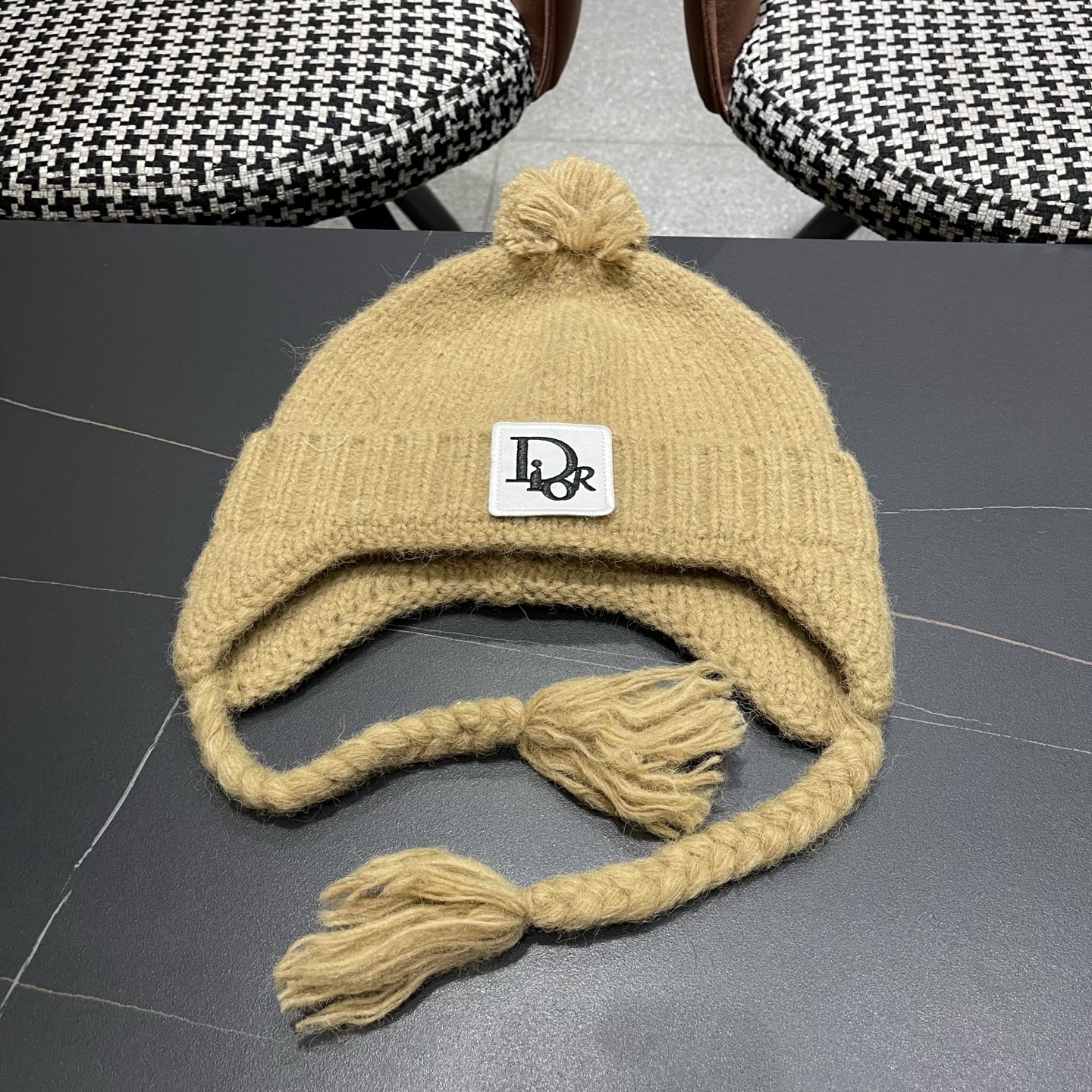  Dior迪奥韩版保暖百搭护耳帽冬季户外针织帽子时尚雷锋帽毛球包头帽女