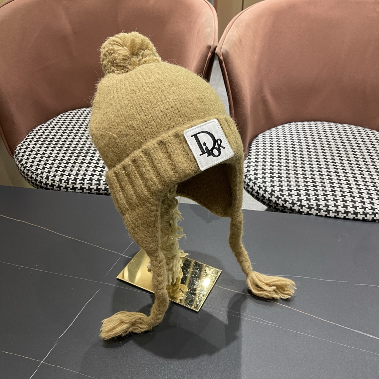  Dior迪奥韩版保暖百搭护耳帽冬季户外针织帽子时尚雷锋帽毛球包头帽女